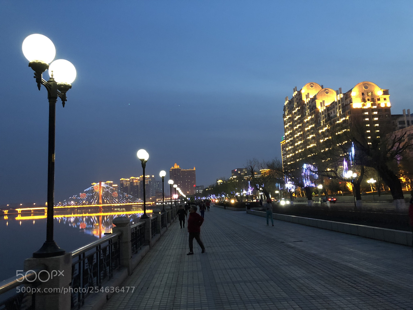 Apple iPhone X sample photo. City night photography