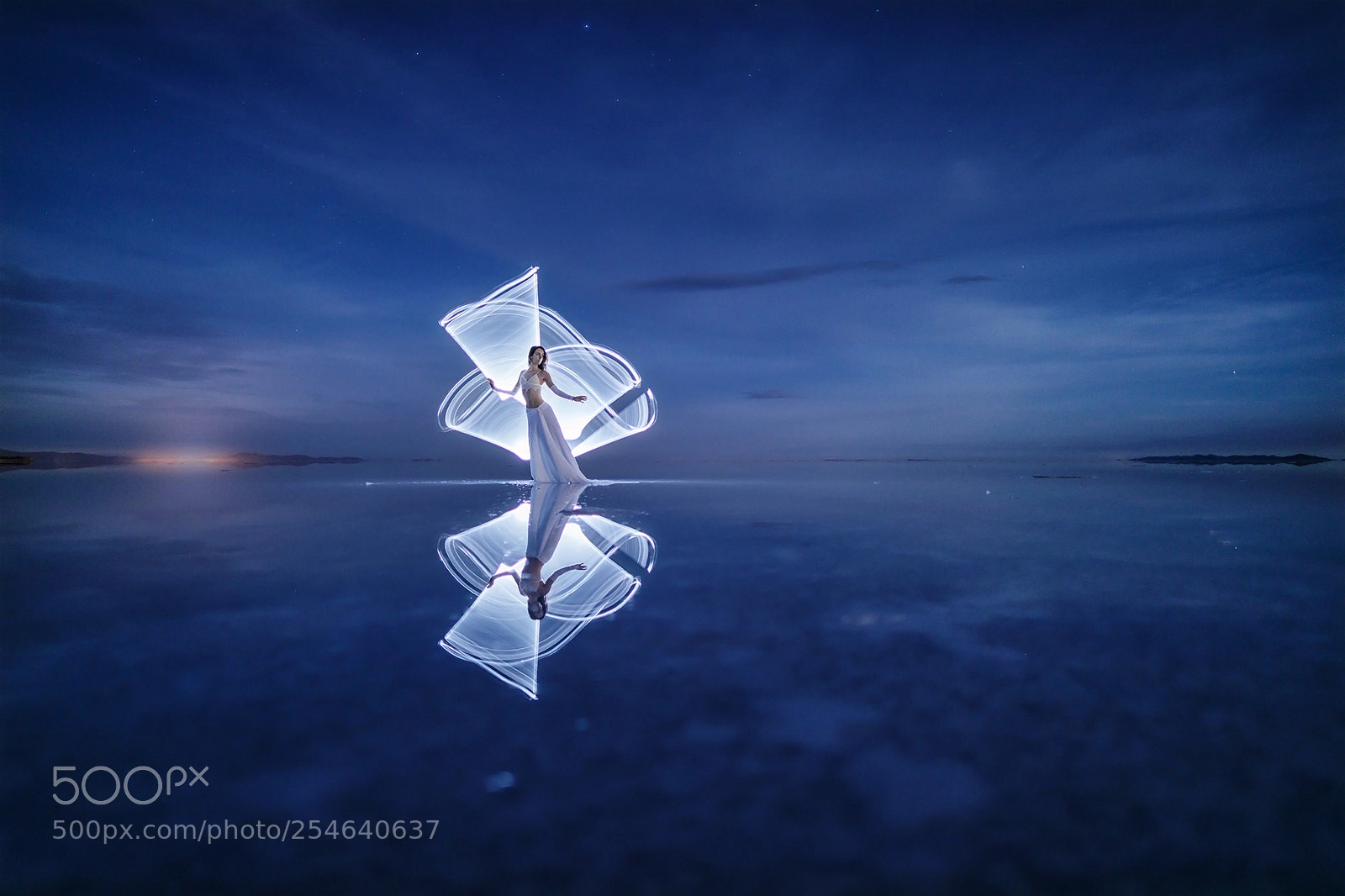 Canon EOS 5D Mark IV sample photo. Light-painting in uyuni photography