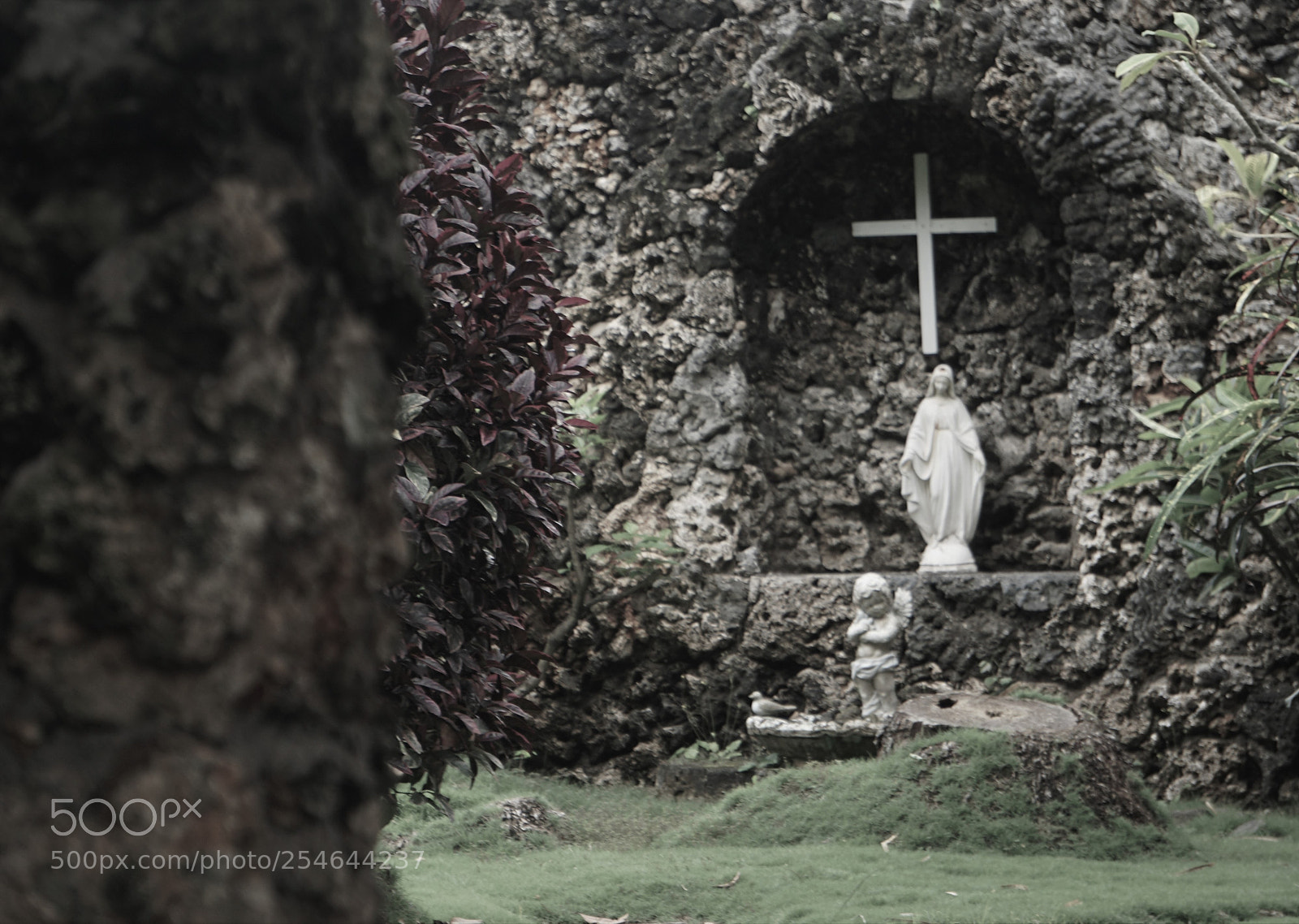 Sony a6300 sample photo. Cross virgin bw photography