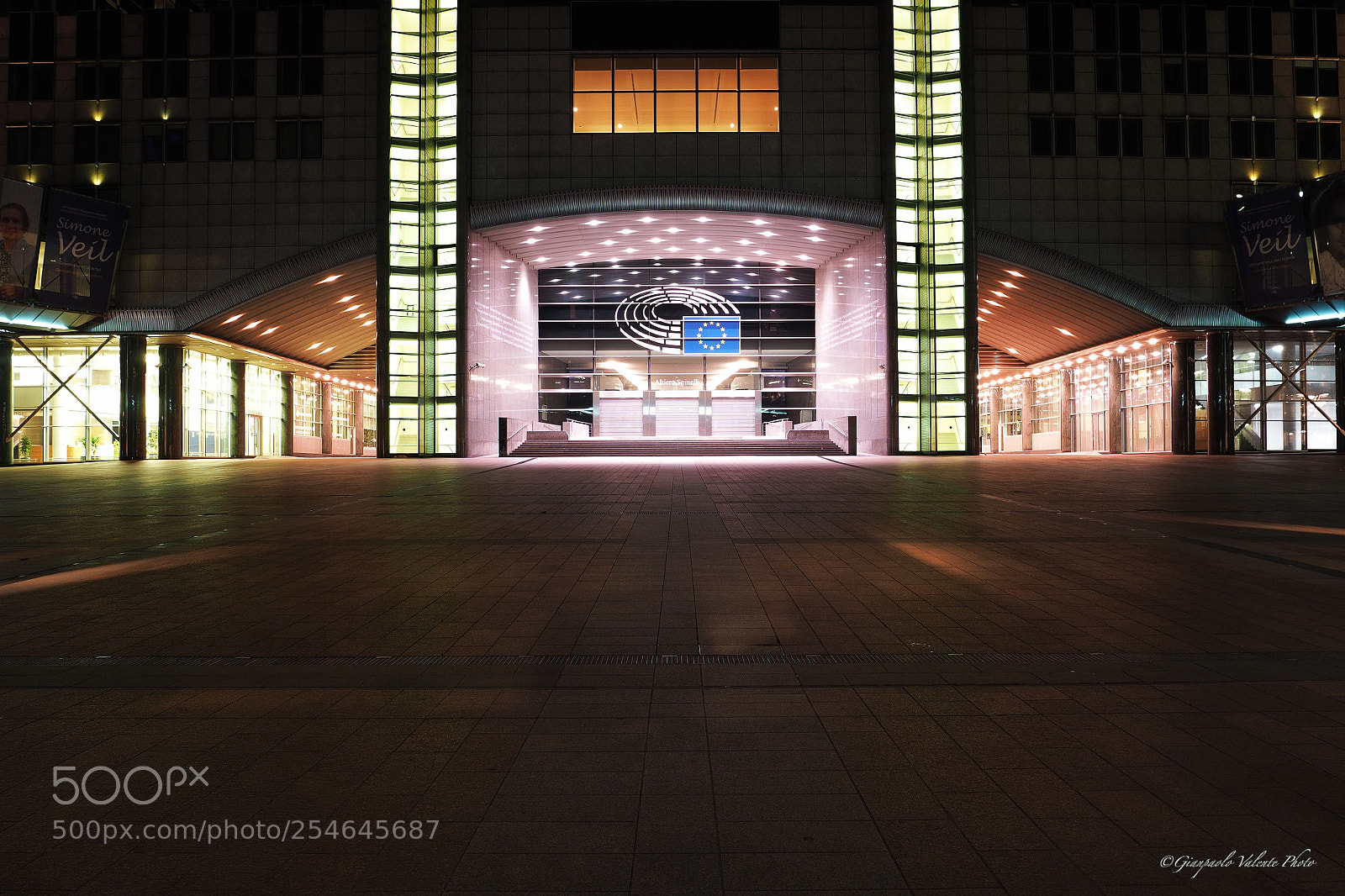 Olympus OM-D E-M5 II sample photo. Parlamento europeo photography