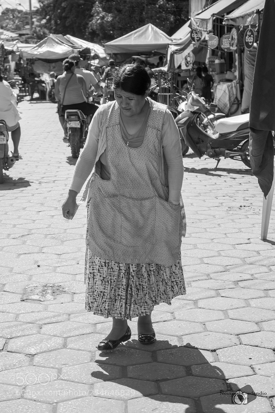 Canon EOS 600D (Rebel EOS T3i / EOS Kiss X5) sample photo. Bolivian typical lady photography