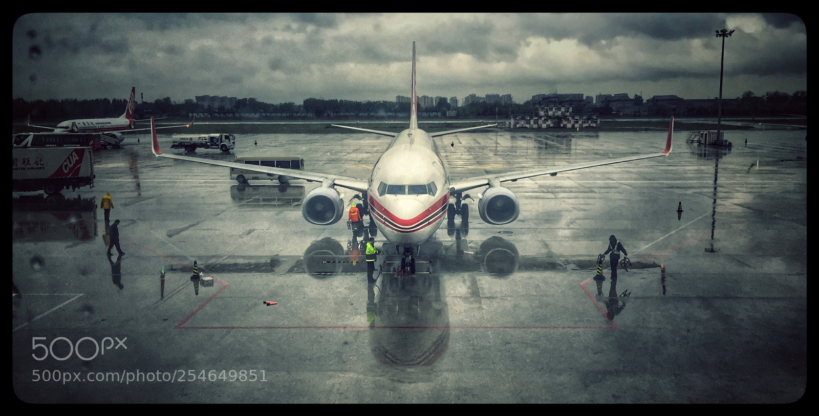 Apple iPhone 6 Plus sample photo. Airport photography