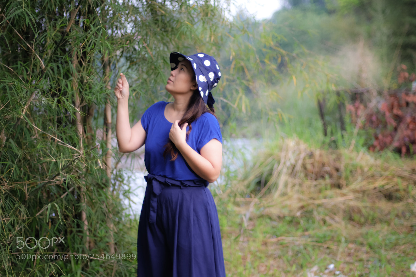 Fujifilm X-T10 sample photo. Women in blue photography
