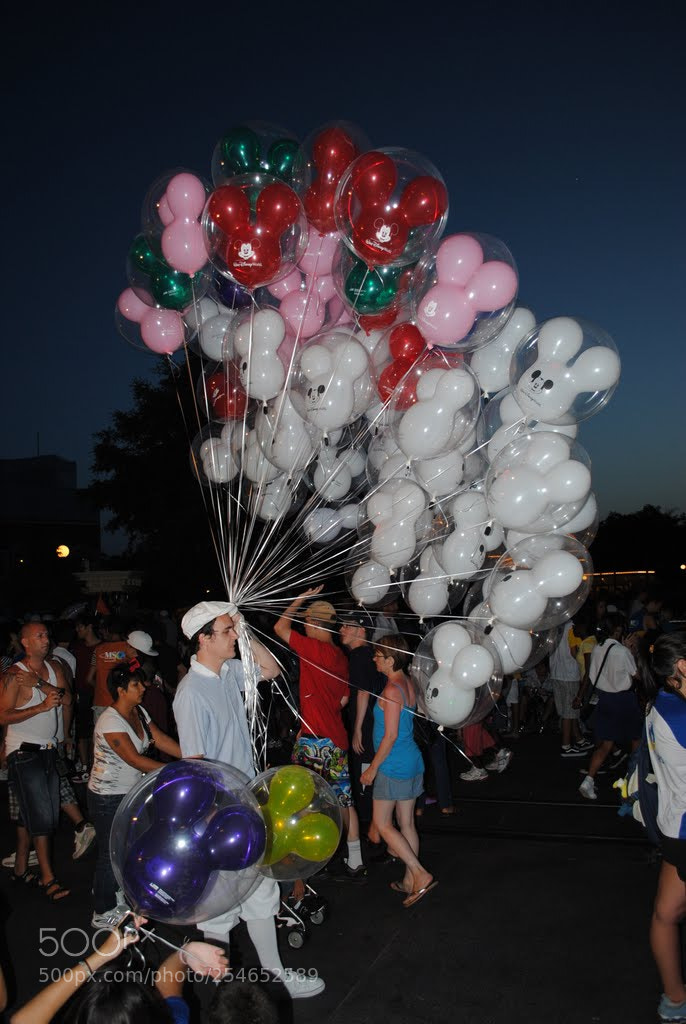 Nikon D3000 sample photo. Mr. balloon guy photography