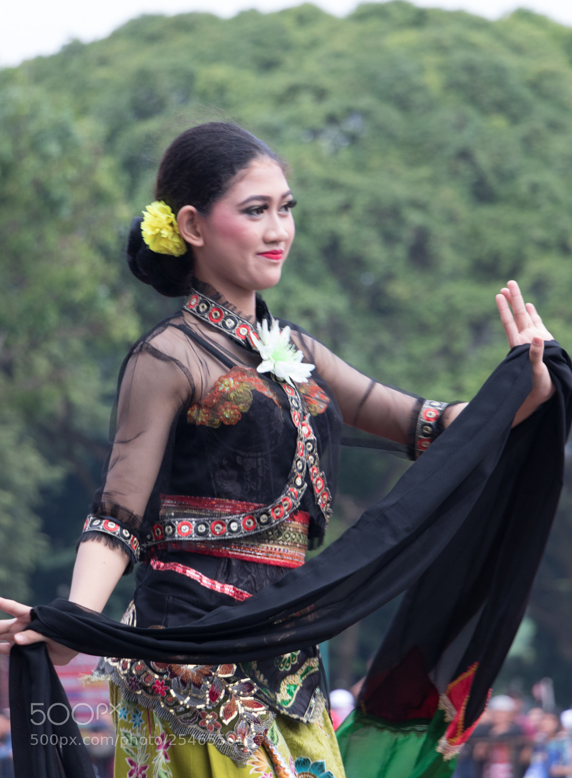 Canon EOS 800D (EOS Rebel T7i / EOS Kiss X9i) sample photo. Beskalan dance photography
