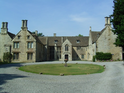 Ricoh Caplio G4 wide sample photo. Chavenage house trenwith! photography