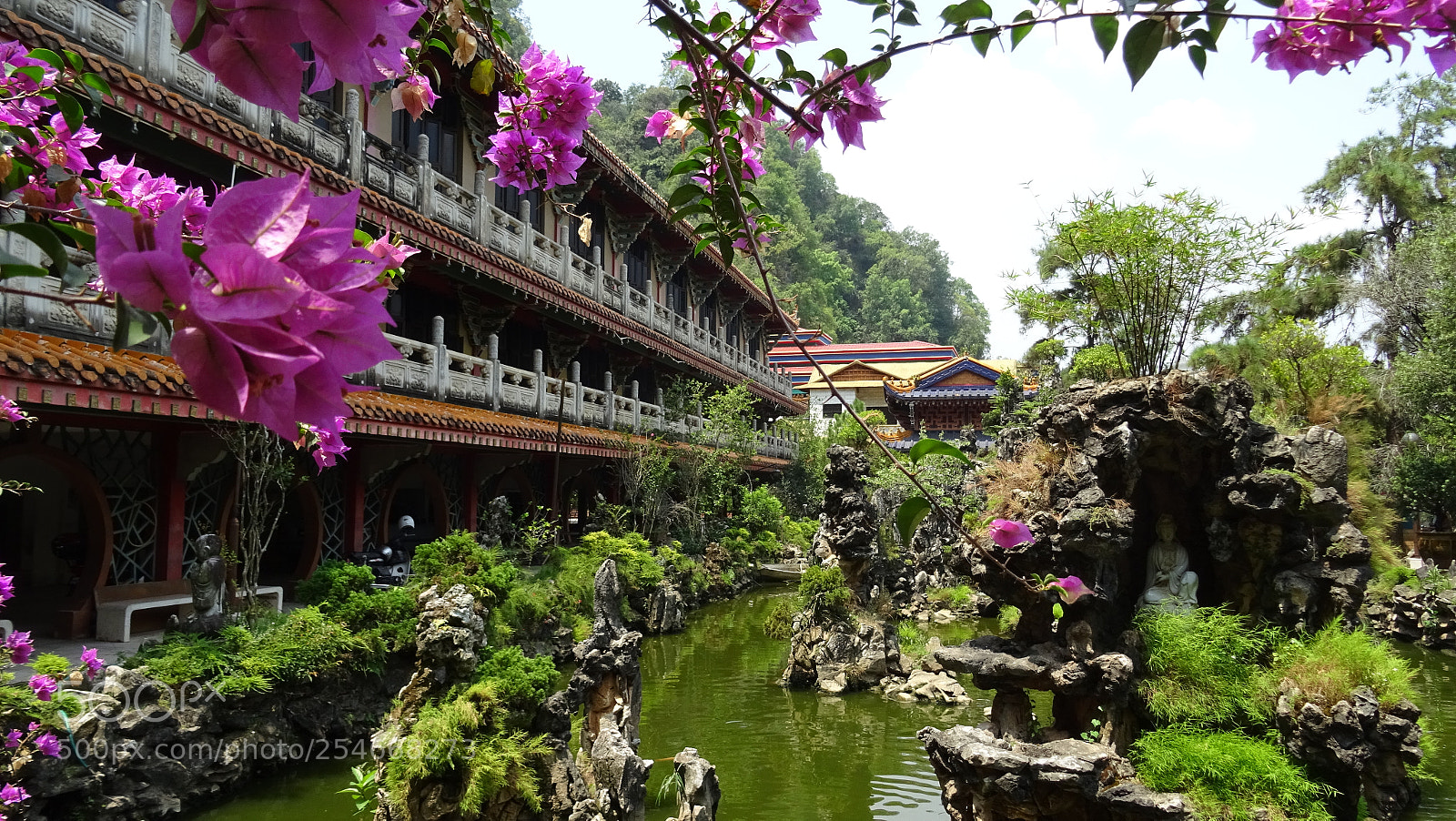 Sony DSC-HX60 sample photo. A cave temple in photography