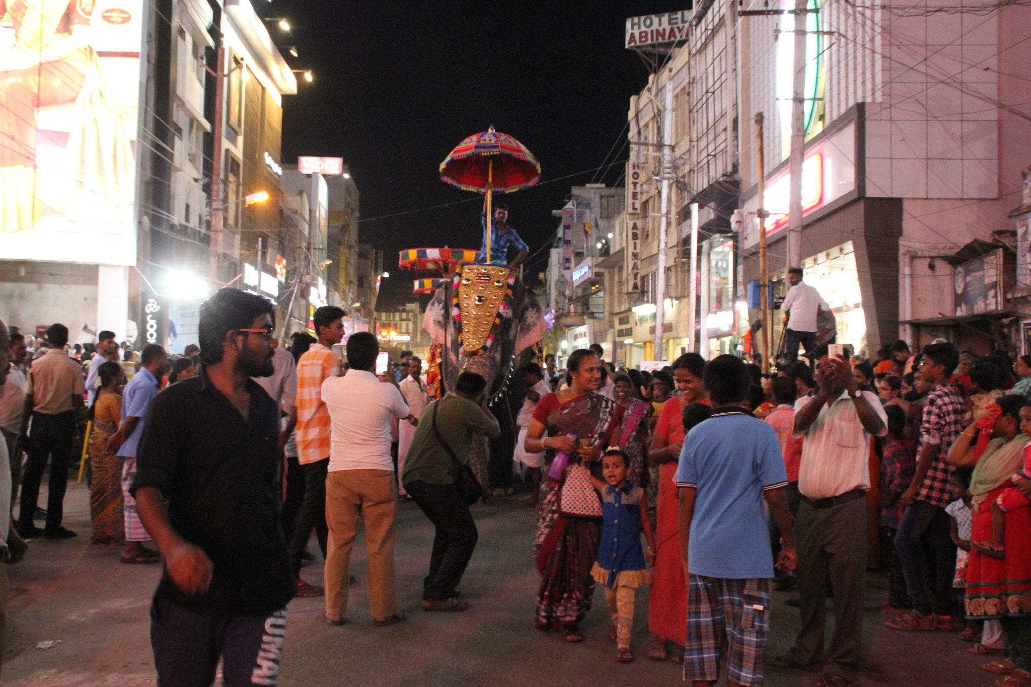 Canon EOS 550D (EOS Rebel T2i / EOS Kiss X4) sample photo. Madurai meenachi temple festival photography