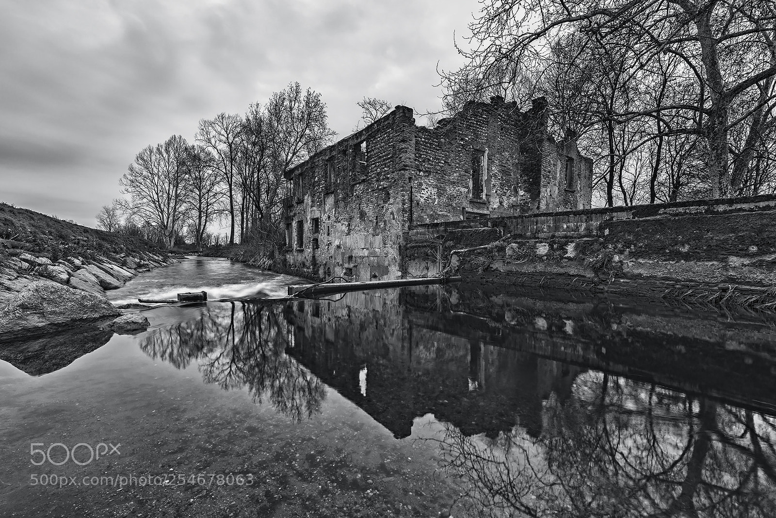 Canon EOS 5D Mark IV sample photo. Ruins of a mill photography