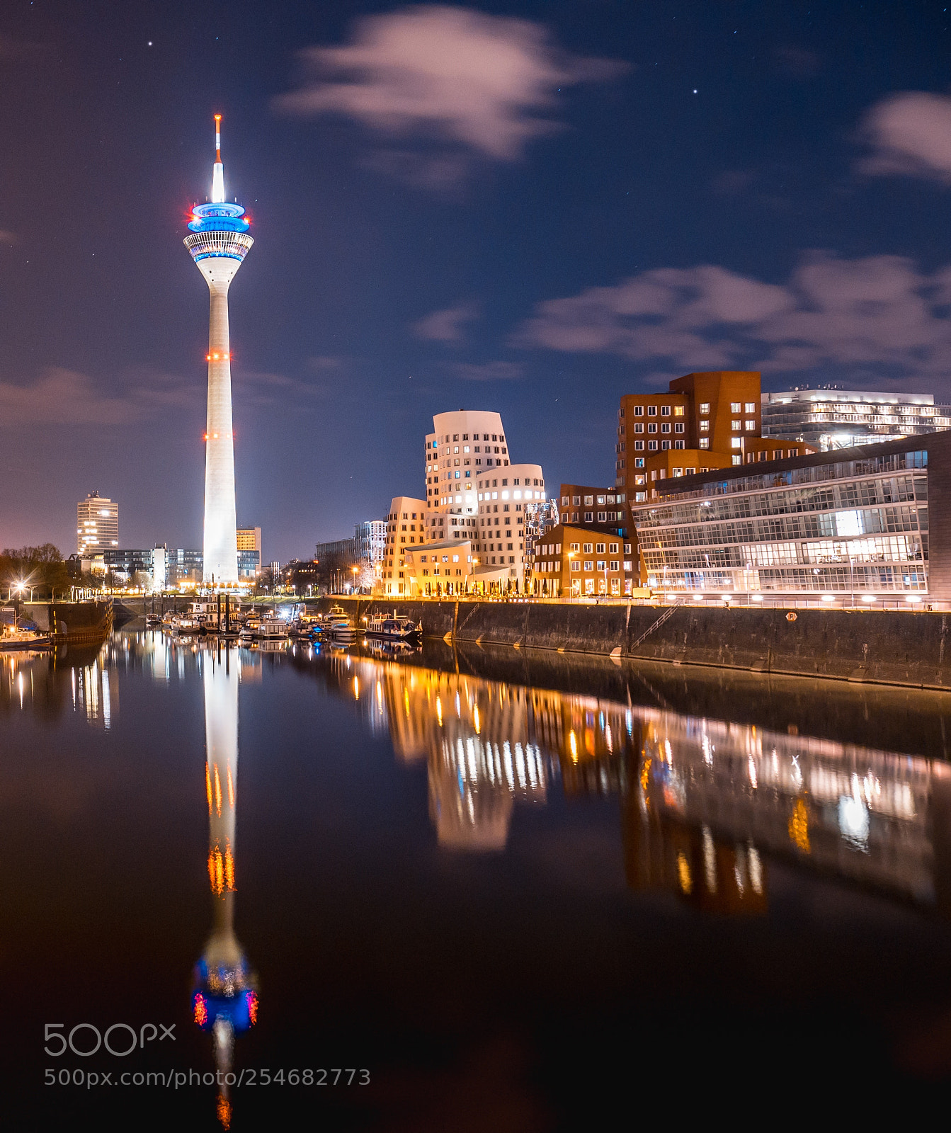 Panasonic Lumix DMC-GX85 (Lumix DMC-GX80 / Lumix DMC-GX7 Mark II) sample photo. Medienhafen düsseldorf photography