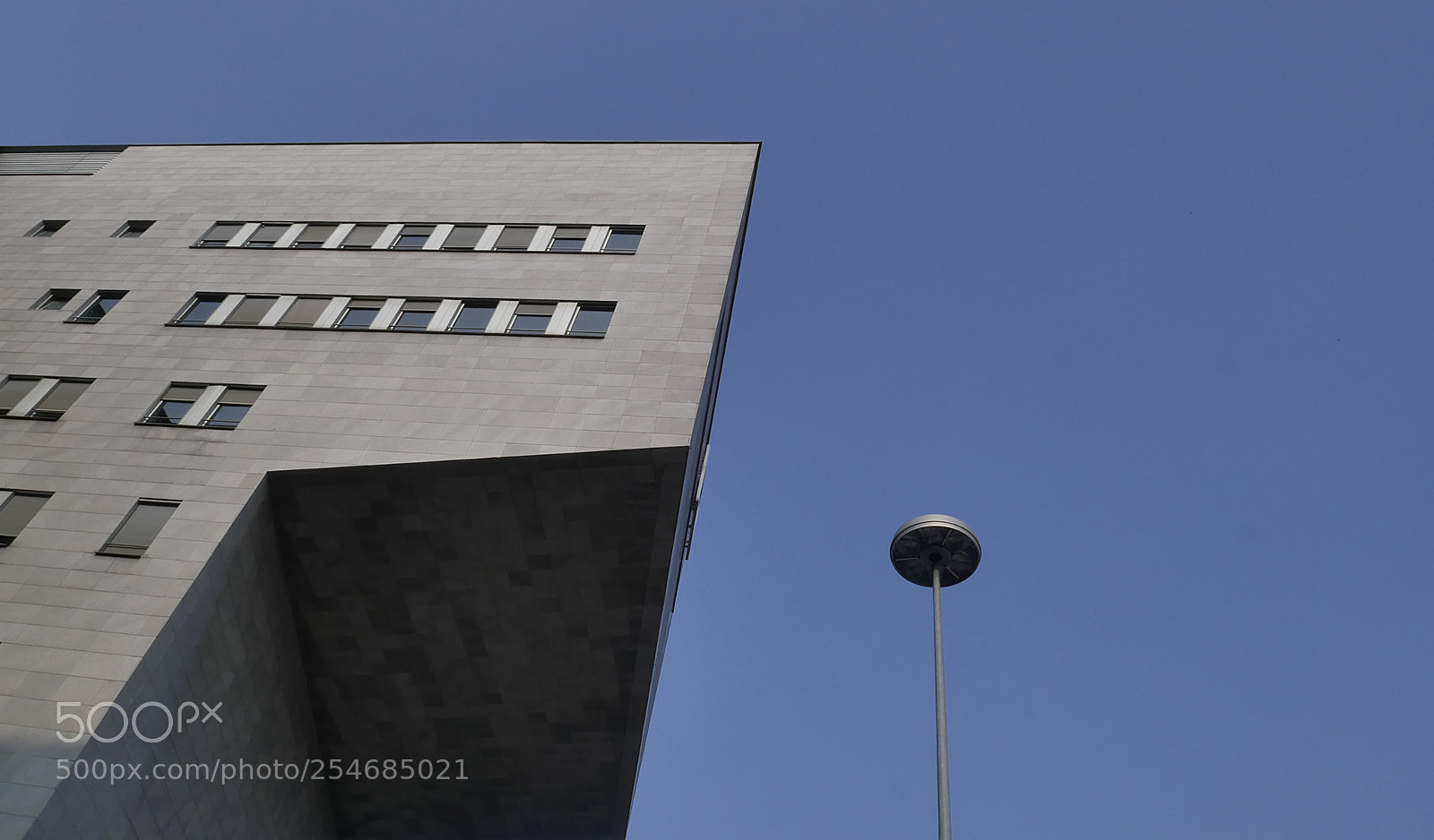 Panasonic Lumix DMC-GX85 (Lumix DMC-GX80 / Lumix DMC-GX7 Mark II) sample photo. Gray and blue photography