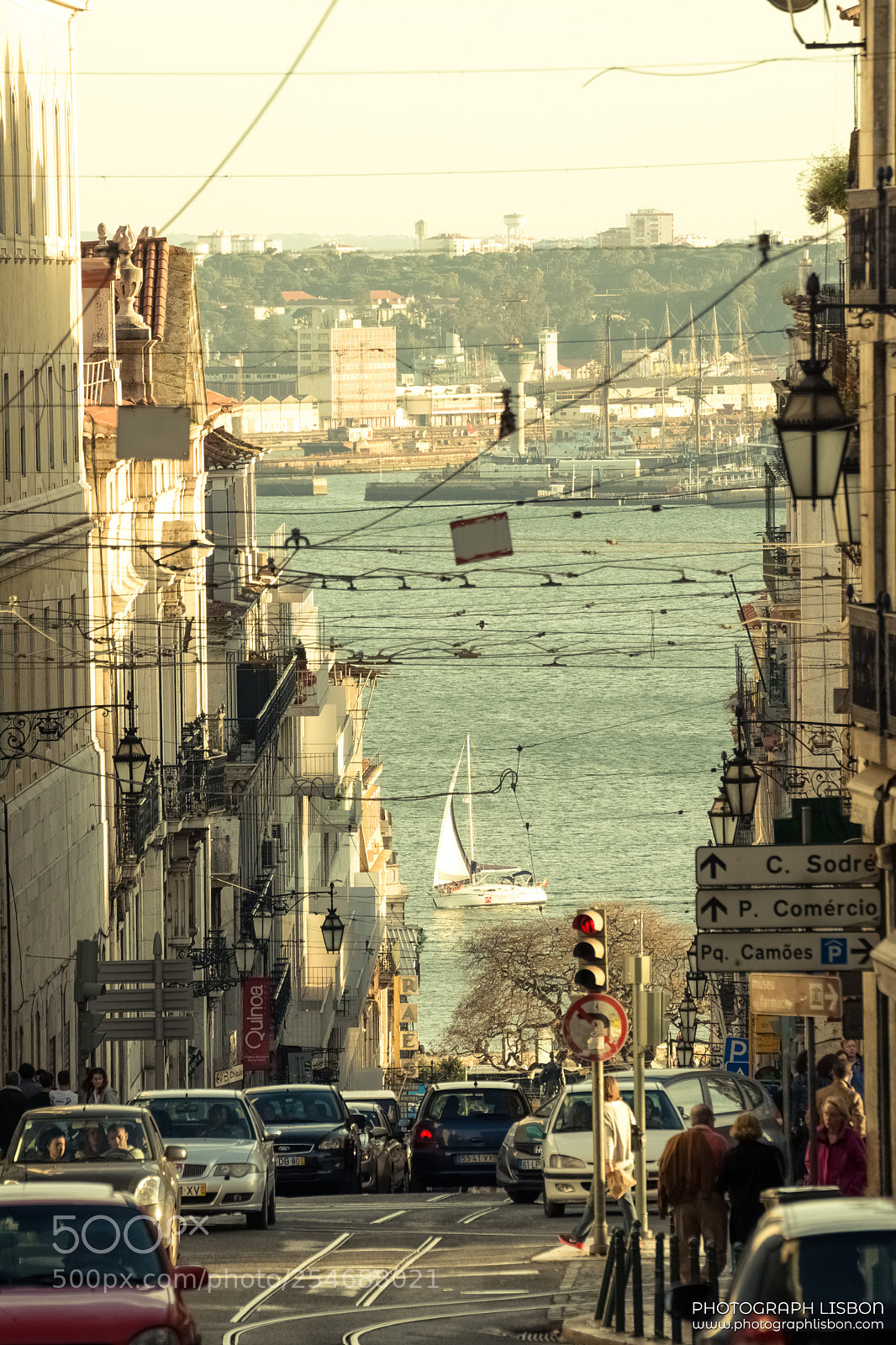 Nikon D7100 sample photo. Busy streets. calm river. photography