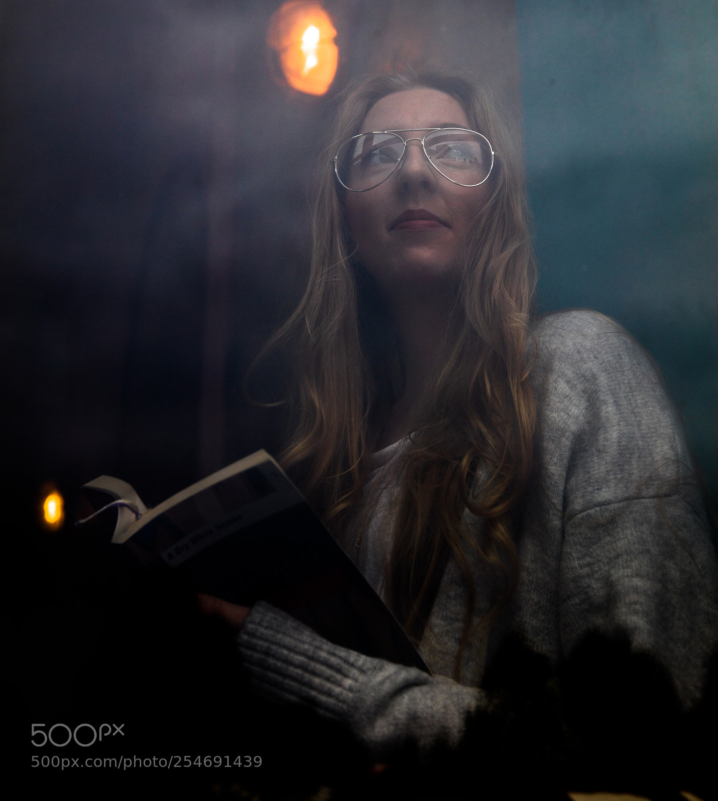 Canon EOS 5DS R sample photo. Reading in a cafe photography