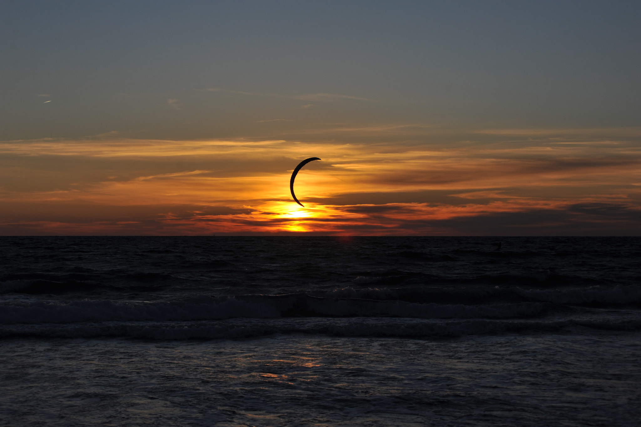 AF Zoom-Nikkor 35-80mm f/4-5.6D N sample photo. Volar al atardecer (fly at sunset) photography