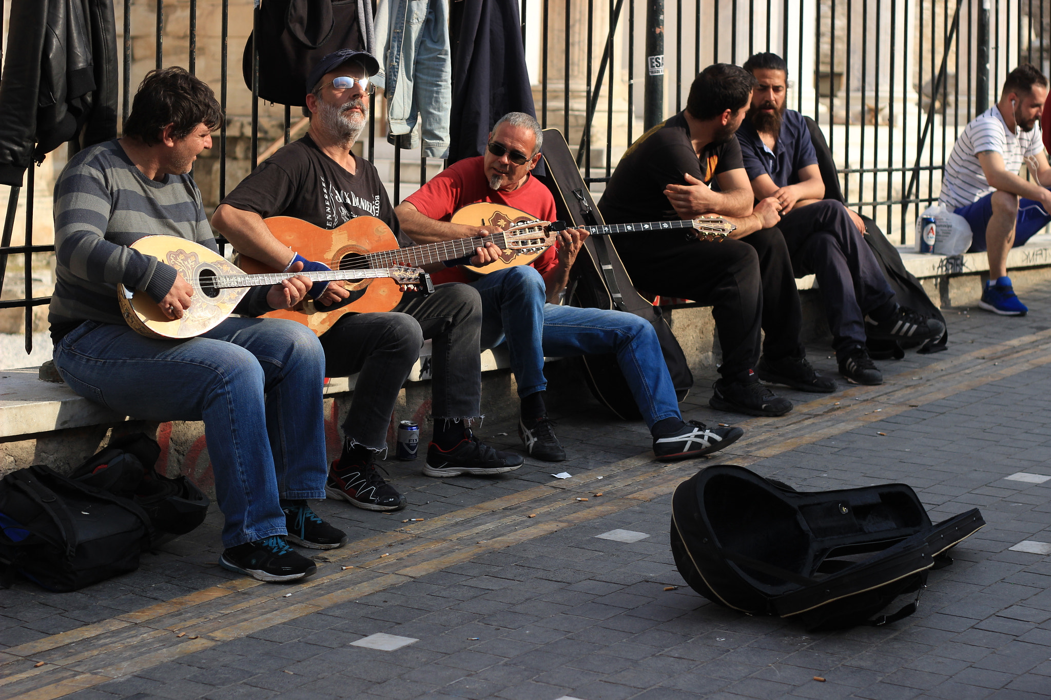 Canon EF 50mm F1.8 II sample photo. Street performance photography