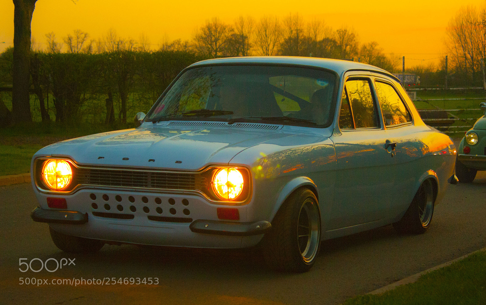 Canon EOS 1000D (EOS Digital Rebel XS / EOS Kiss F) sample photo. Ford escort in the photography