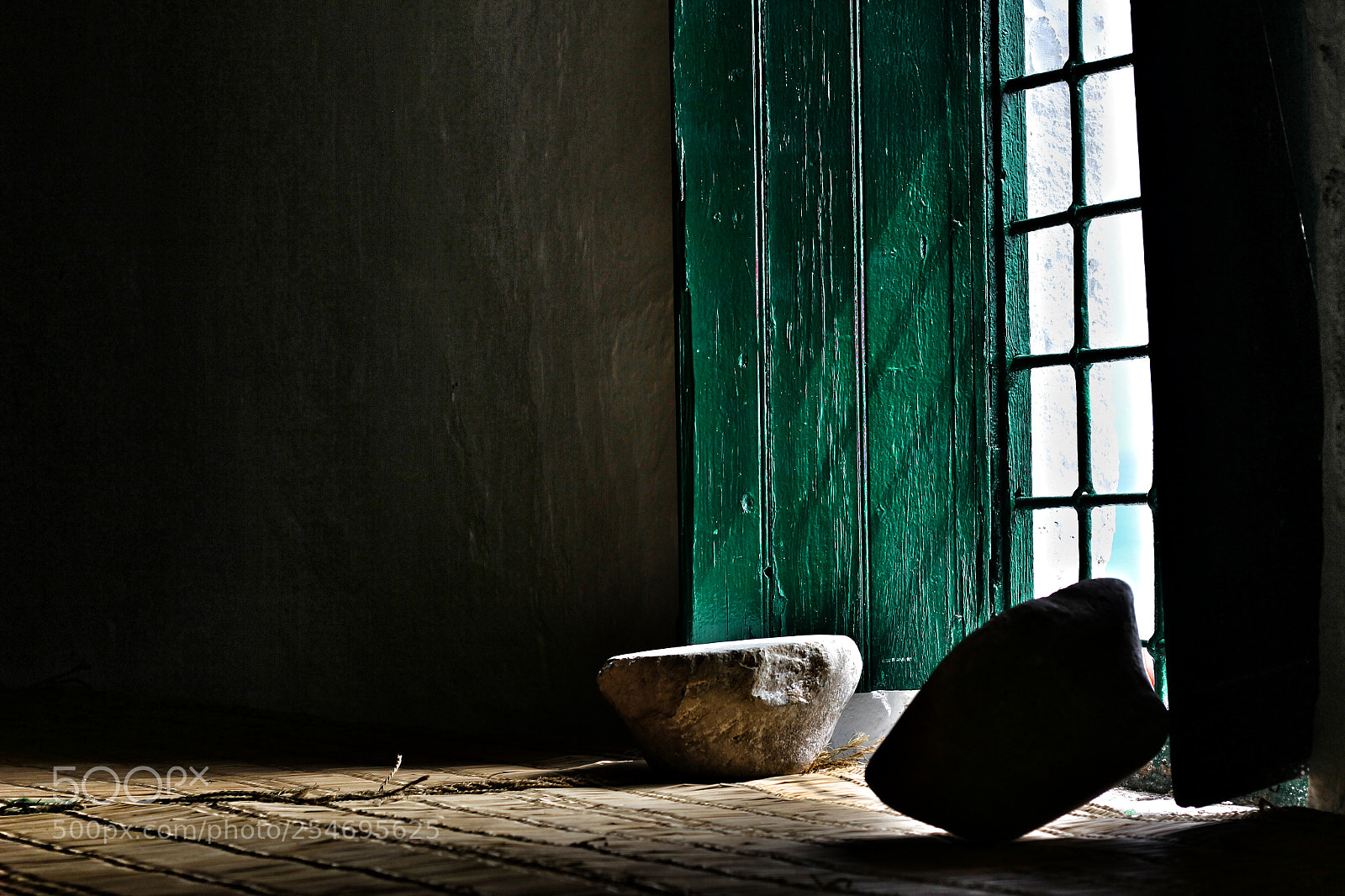 Canon EOS 550D (EOS Rebel T2i / EOS Kiss X4) sample photo. Light's door photography