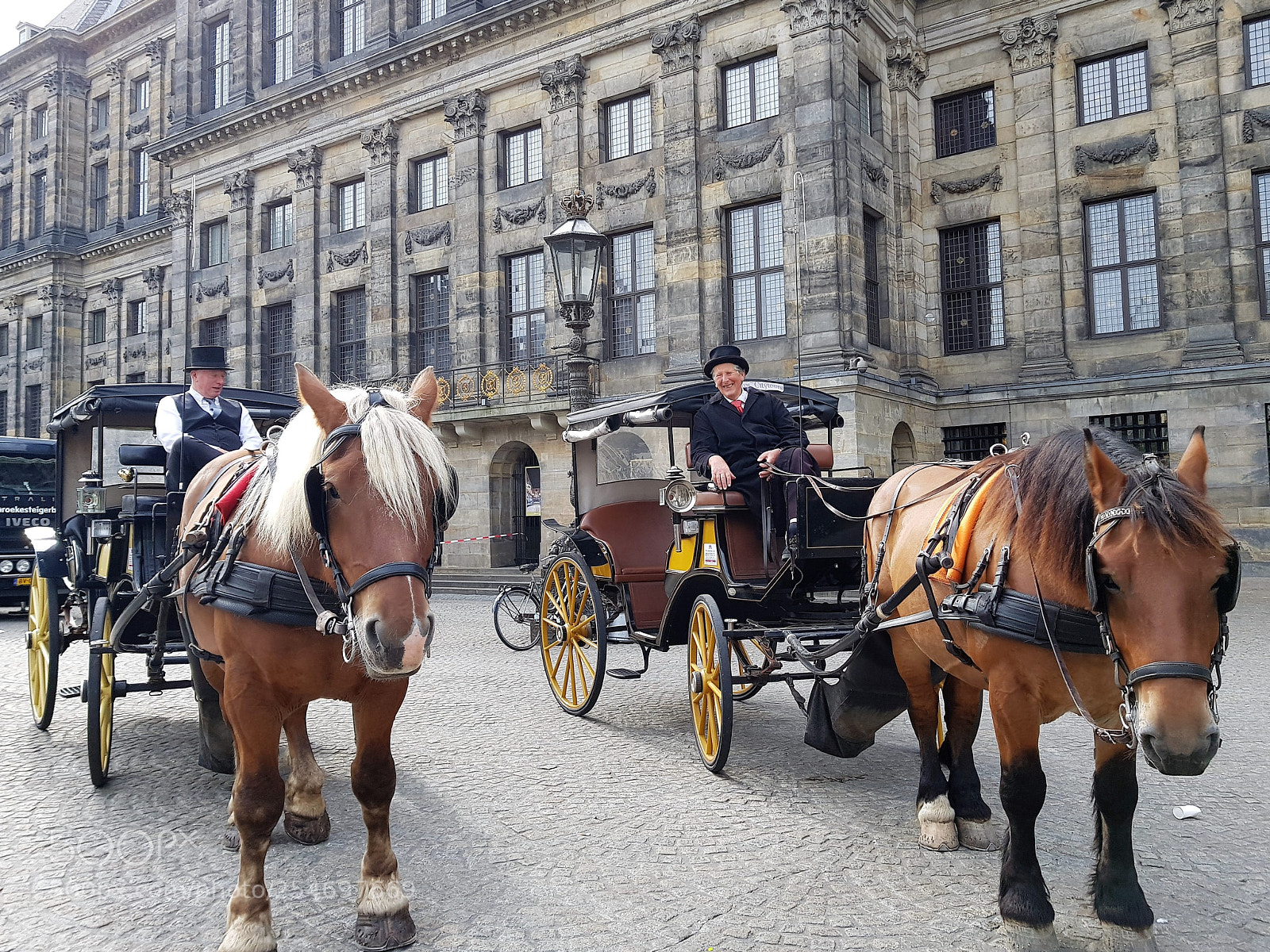 Samsung Galaxy S8+ sample photo. Carriage photography