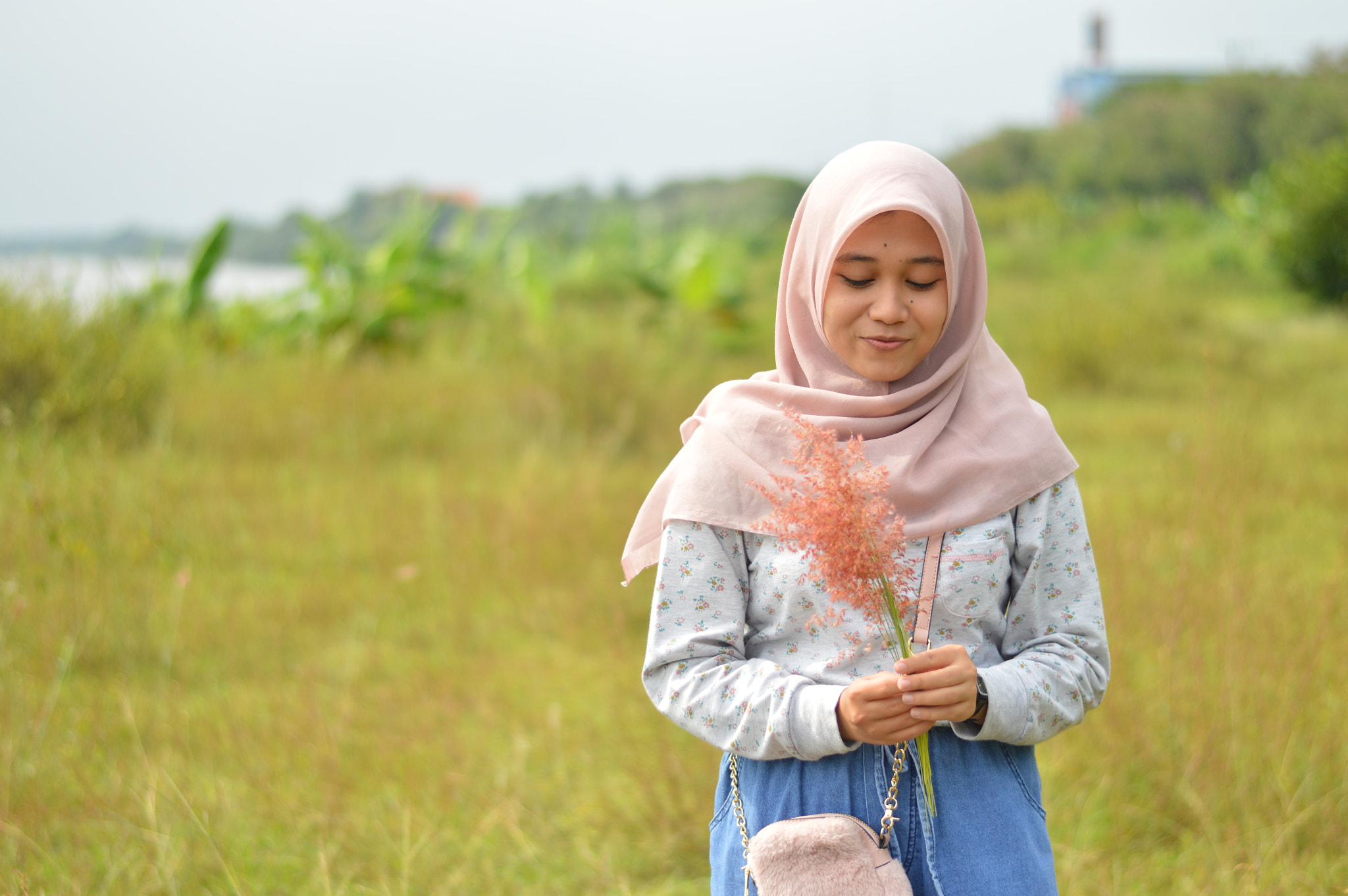 Nikon D3200 + Nikon AF-S Nikkor 50mm F1.8G sample photo. I'm happy photography
