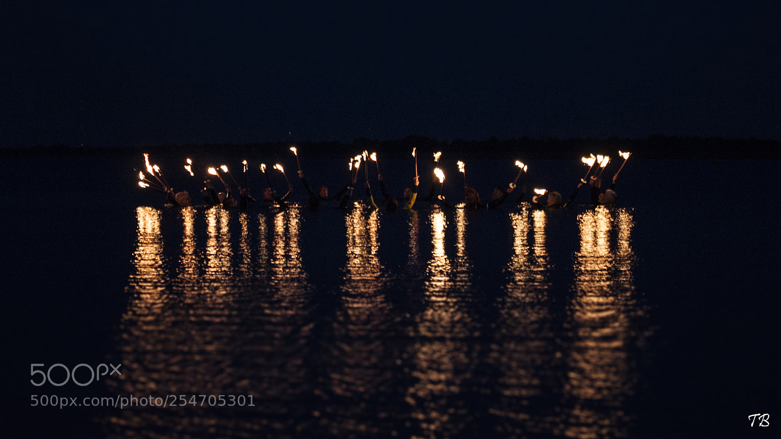 Canon EOS 500D (EOS Rebel T1i / EOS Kiss X3) sample photo. Torches and water photography