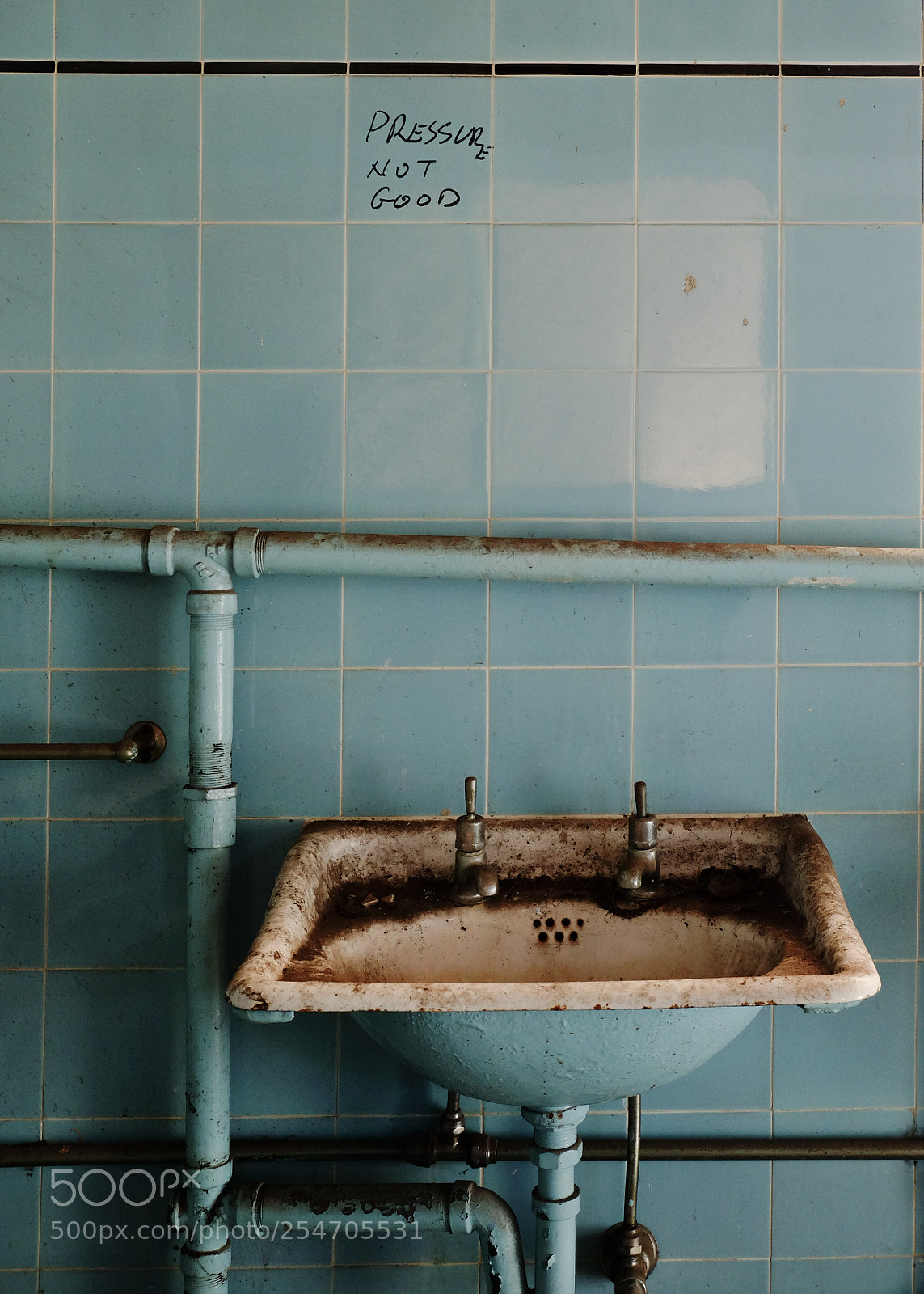 Fujifilm X-T1 sample photo. Pressure not good photography