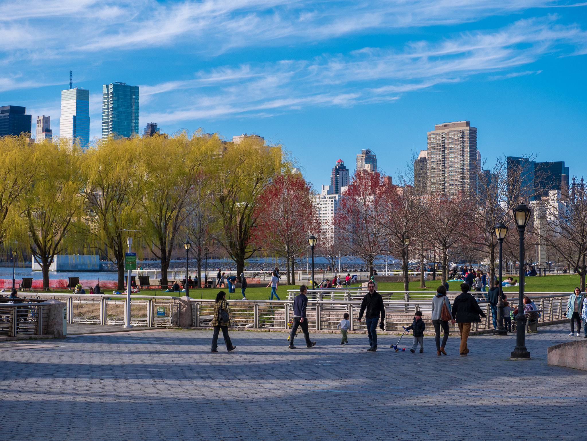 Panasonic Lumix DMC-GX85 (Lumix DMC-GX80 / Lumix DMC-GX7 Mark II) sample photo. Spring comes to long island city photography