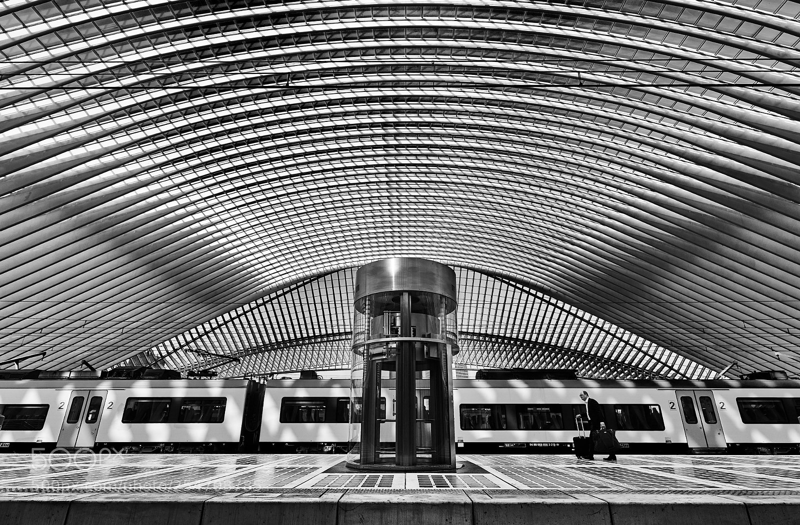 Canon EOS 5D Mark IV sample photo. Business man - bw photography