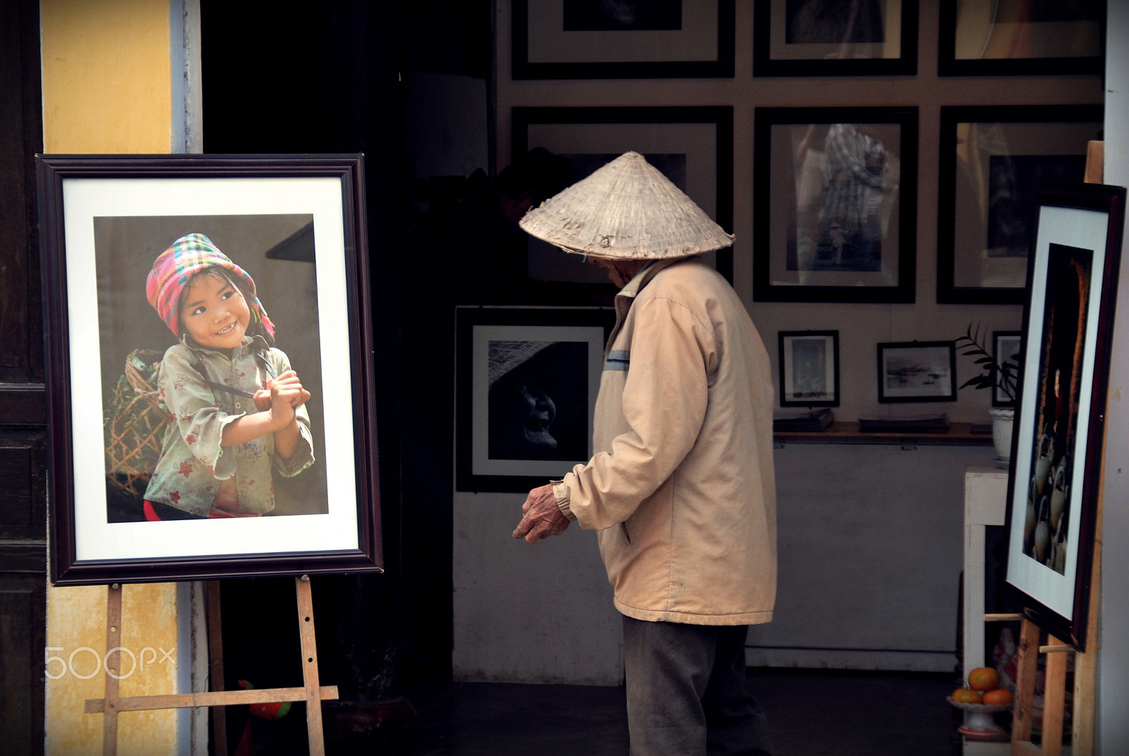 Sigma 18-200mm F3.5-6.3 DC OS HSM sample photo. The old man and the child-meeting photography