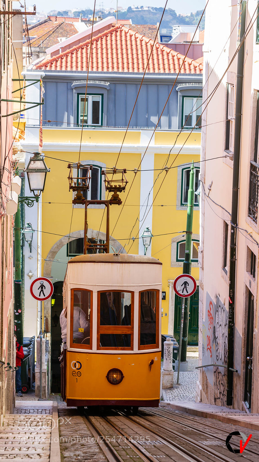 Sony Alpha DSLR-A850 sample photo. Tranvía en lisboa. photography