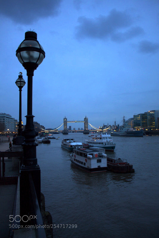Canon EOS 700D (EOS Rebel T5i / EOS Kiss X7i) sample photo. Tower bridge at night photography