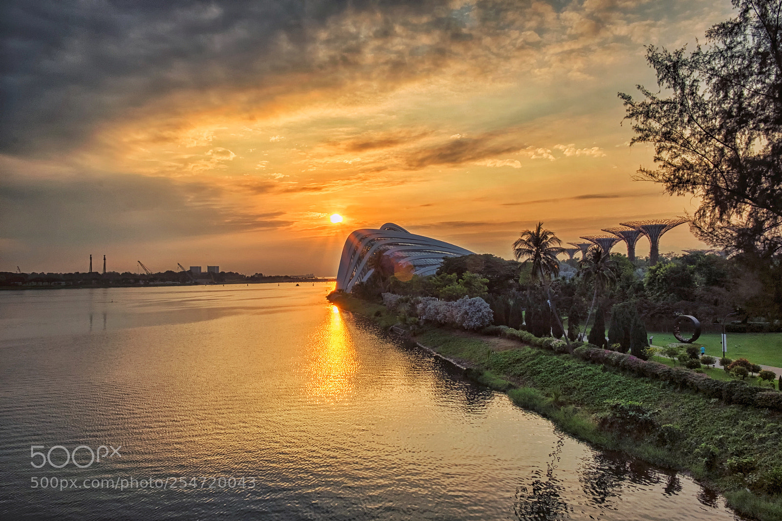 Fujifilm X-T10 sample photo. Sunrise at gardens by photography