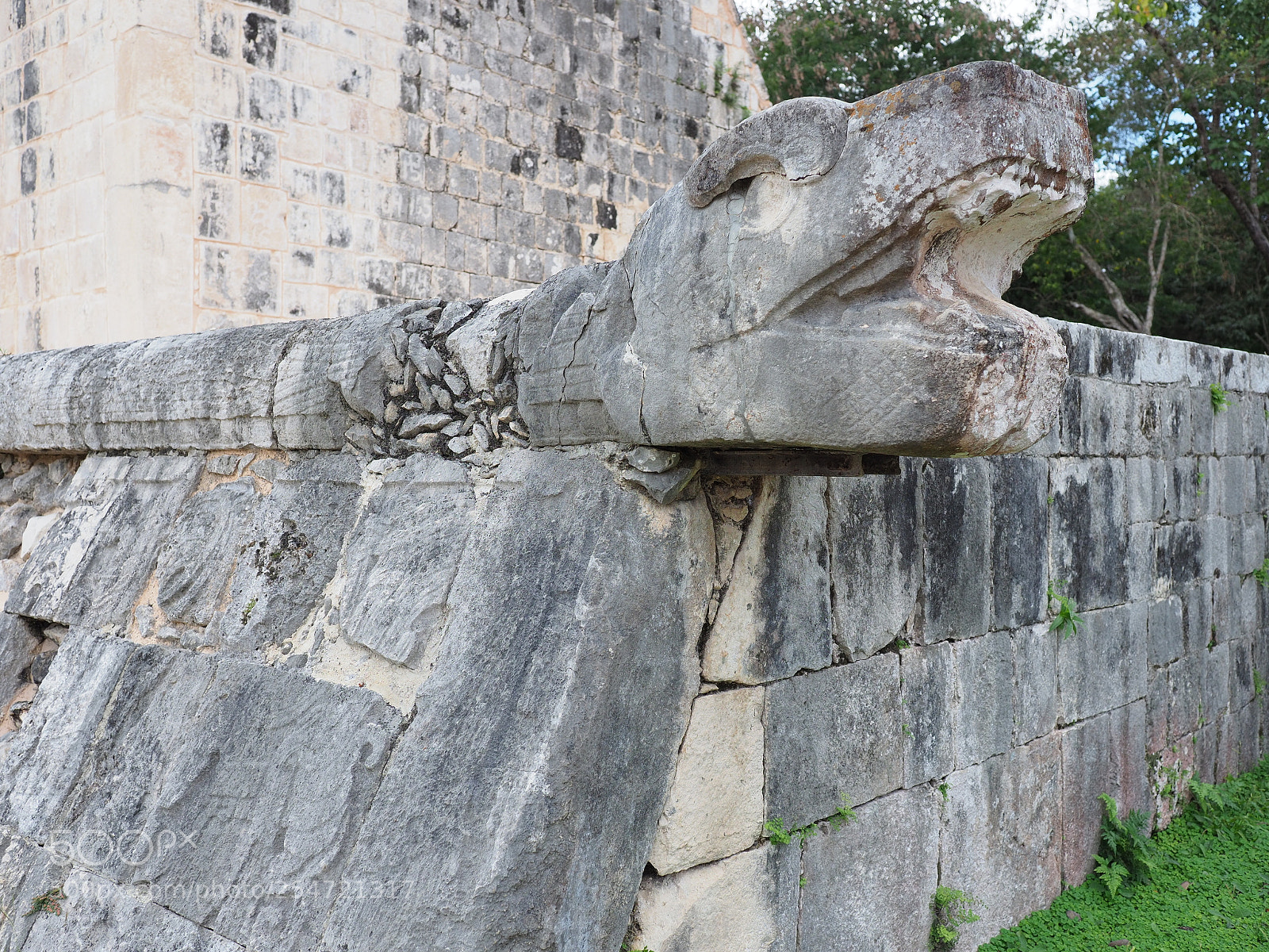 Olympus OM-D E-M1 Mark II sample photo. View of sculpted stony photography