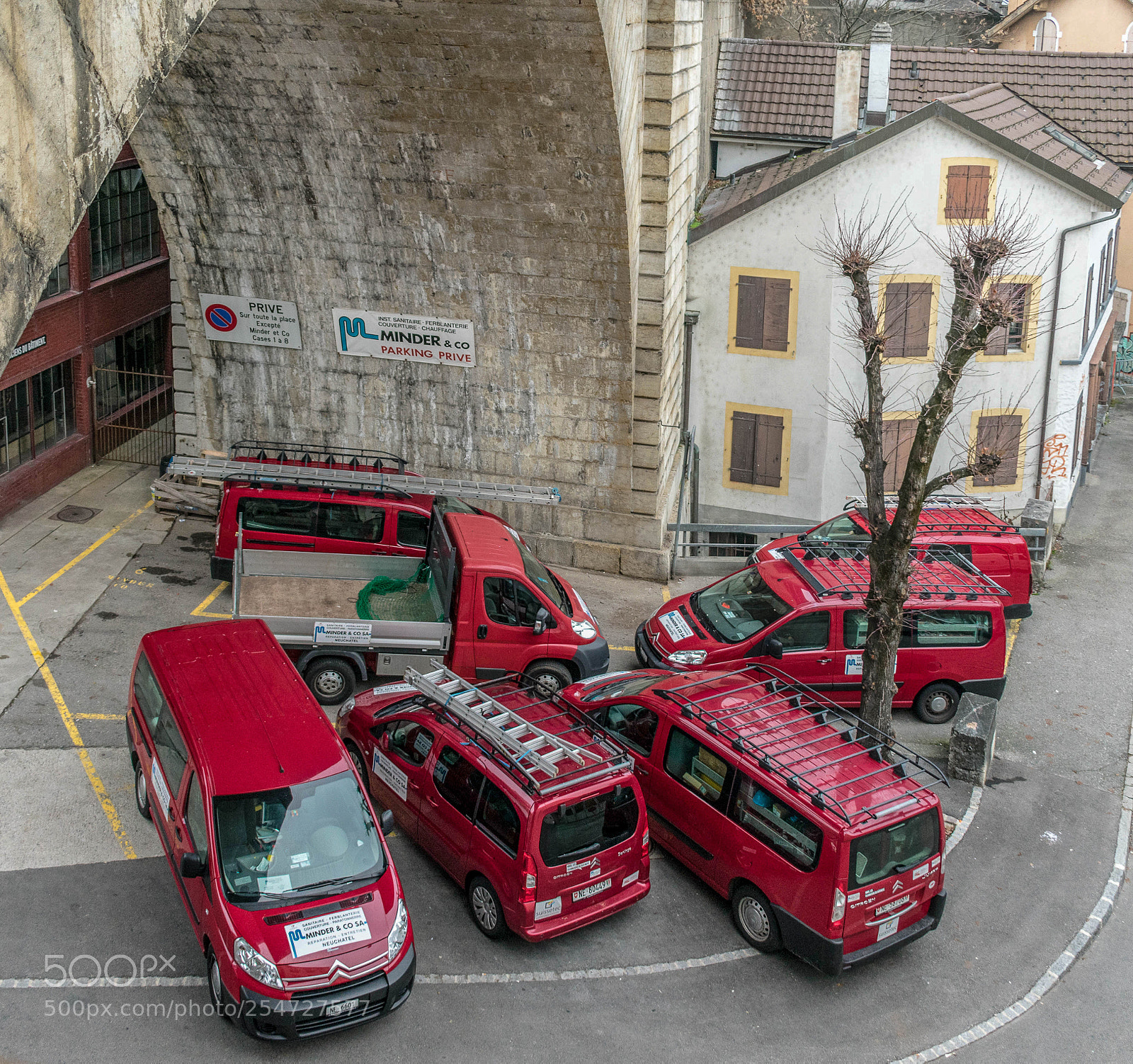 Nikon D3400 sample photo. Les fourgonettes rouges photography