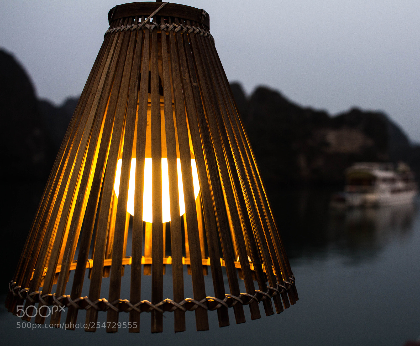 Canon EOS 600D (Rebel EOS T3i / EOS Kiss X5) sample photo. Lonely light photography