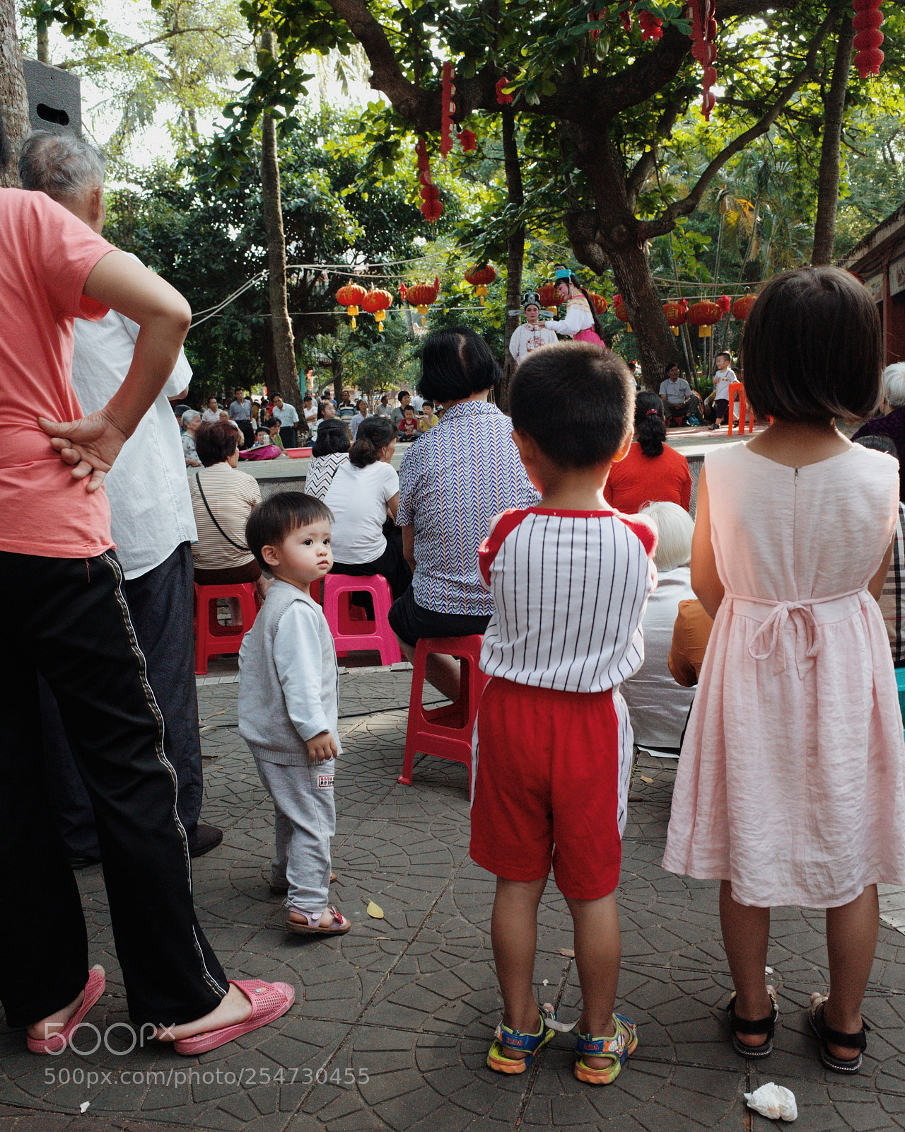 Ricoh GR II sample photo. Children watching hainan opera photography