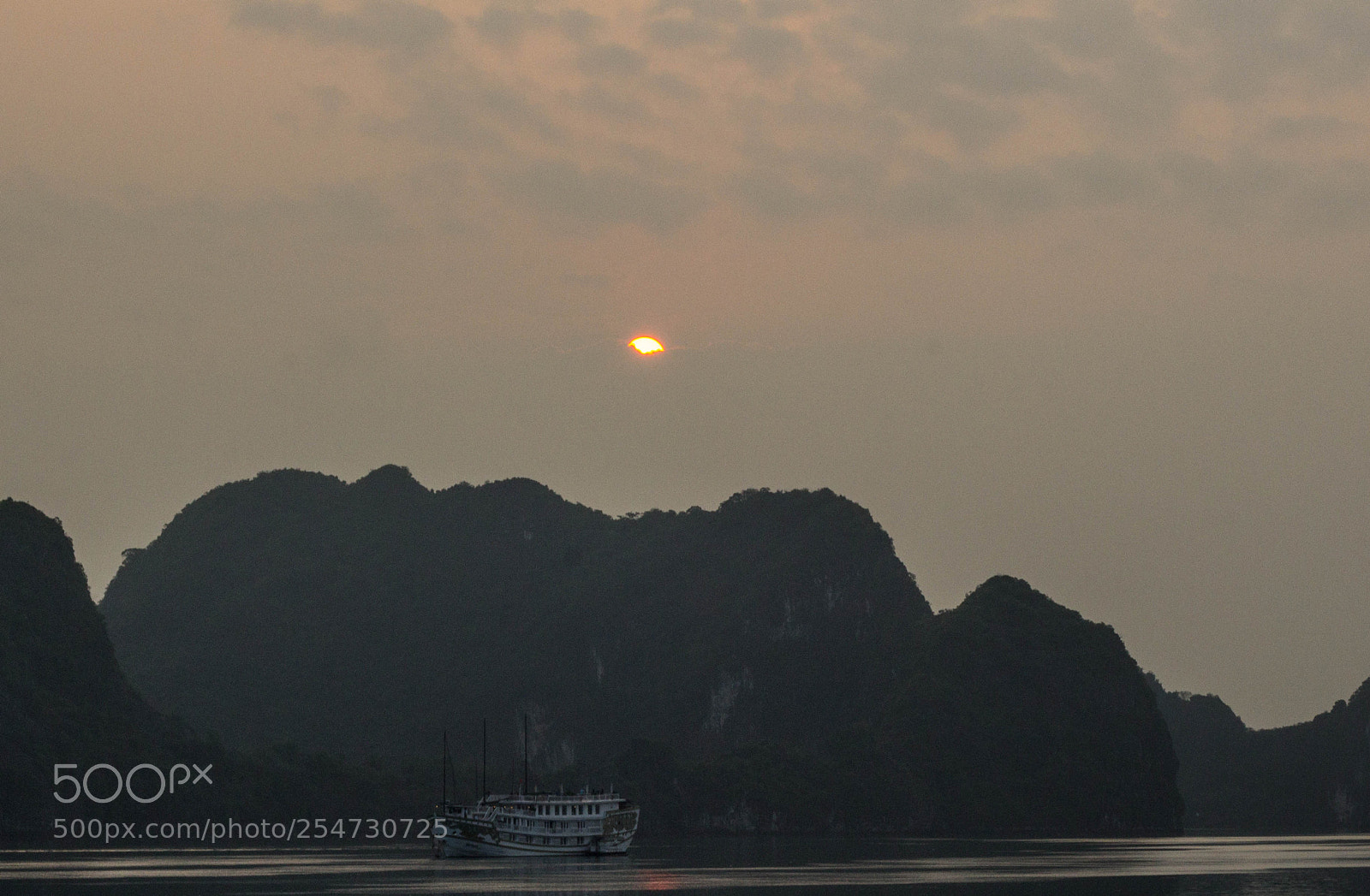Canon EOS 600D (Rebel EOS T3i / EOS Kiss X5) sample photo. Here comes the sun. photography