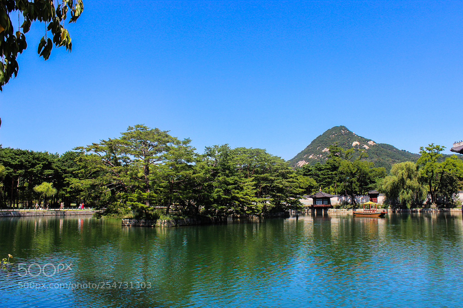 Canon EOS 600D (Rebel EOS T3i / EOS Kiss X5) sample photo. Gyeongbokgung palace's lake photography