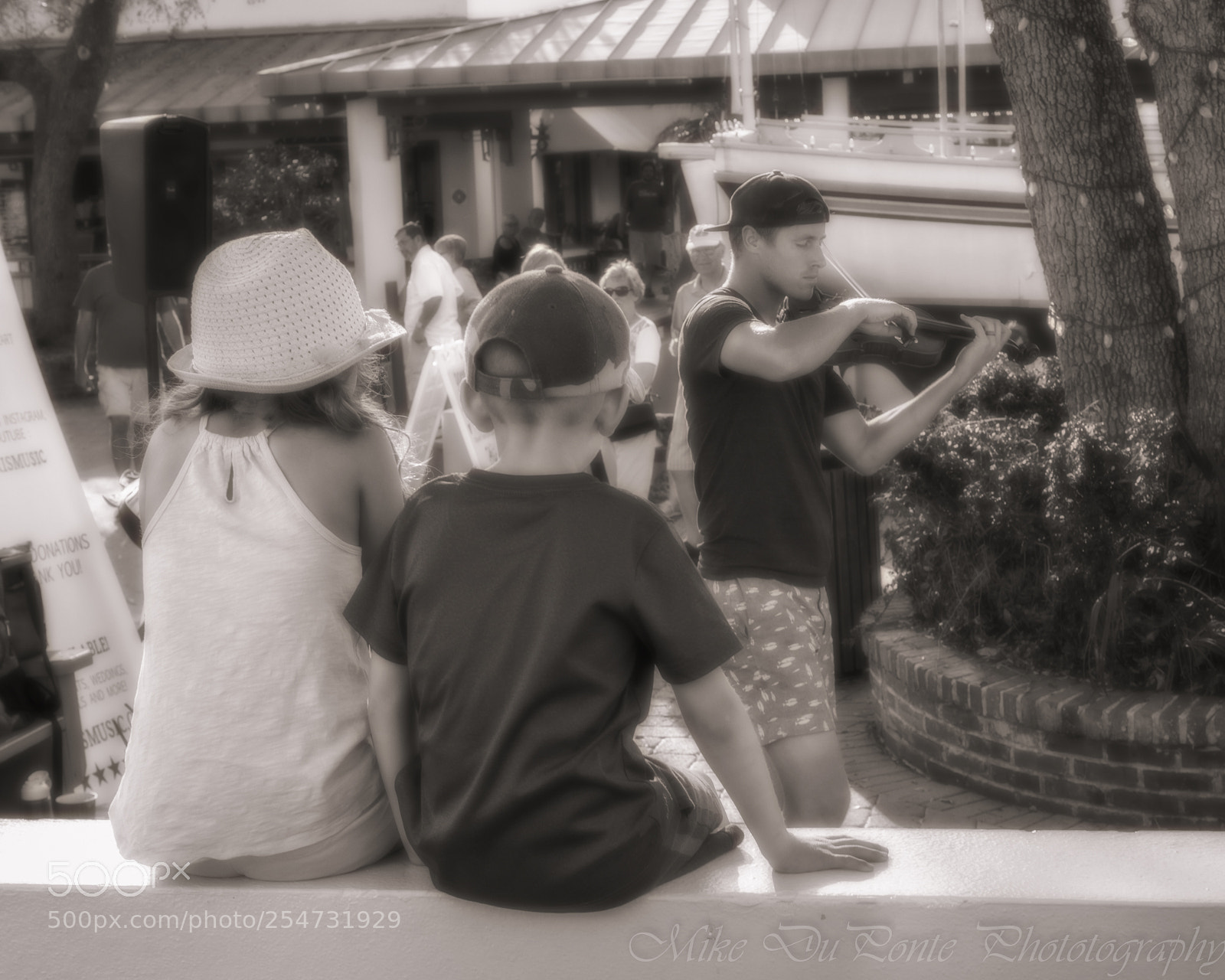 Sony SLT-A58 sample photo. Music lovers photography