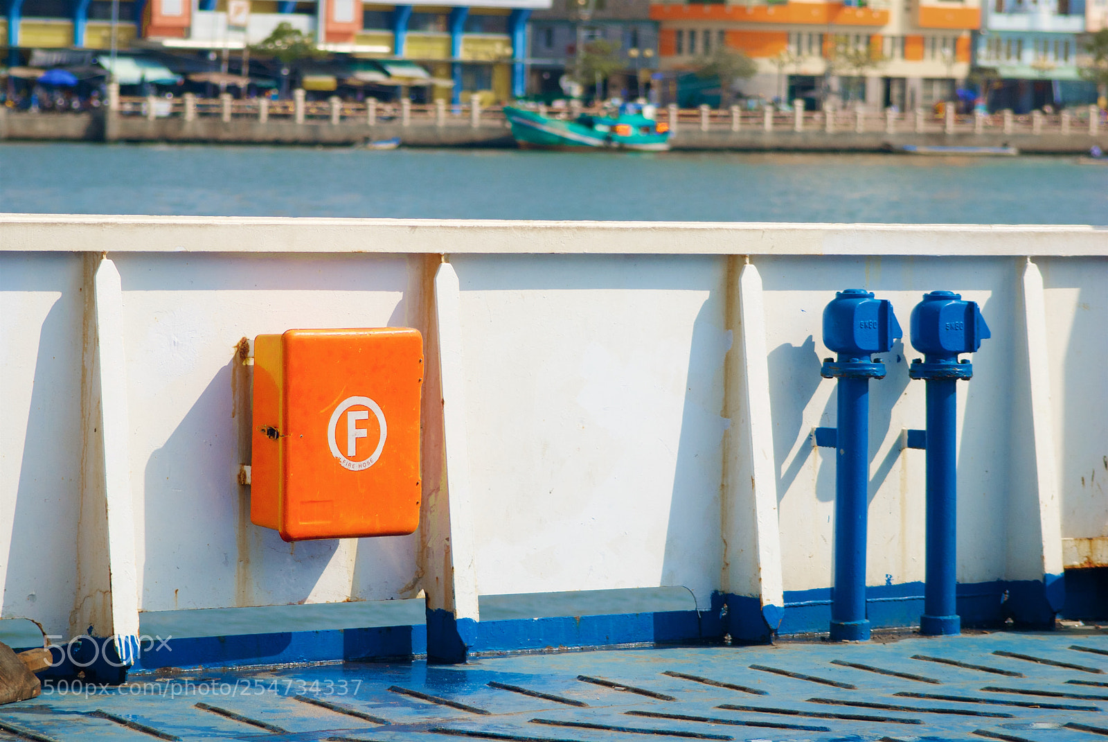 Nikon D80 sample photo. On a ferry 1 photography