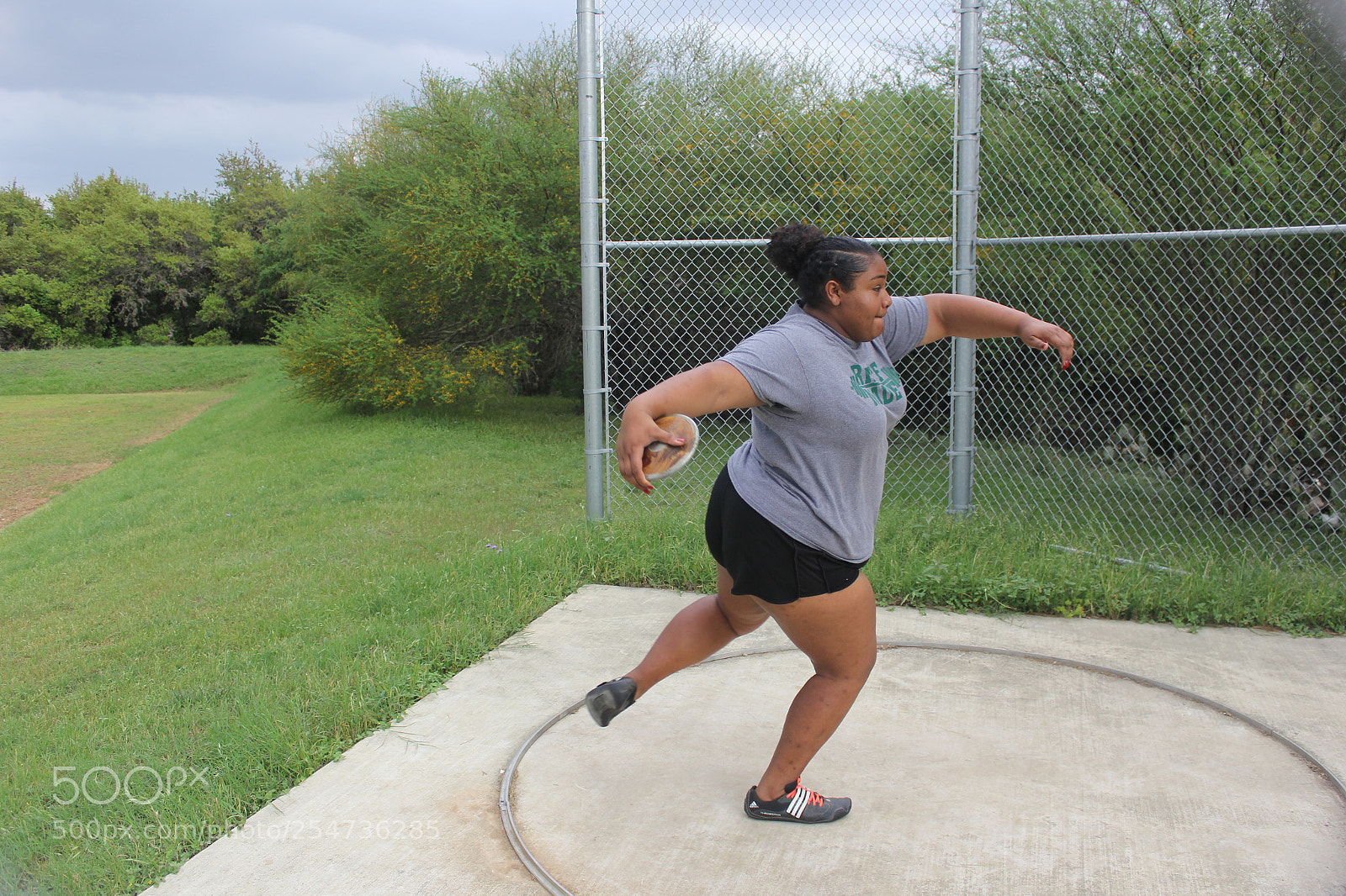 Canon EOS 60D sample photo. Ronald reagan varsity discus photography