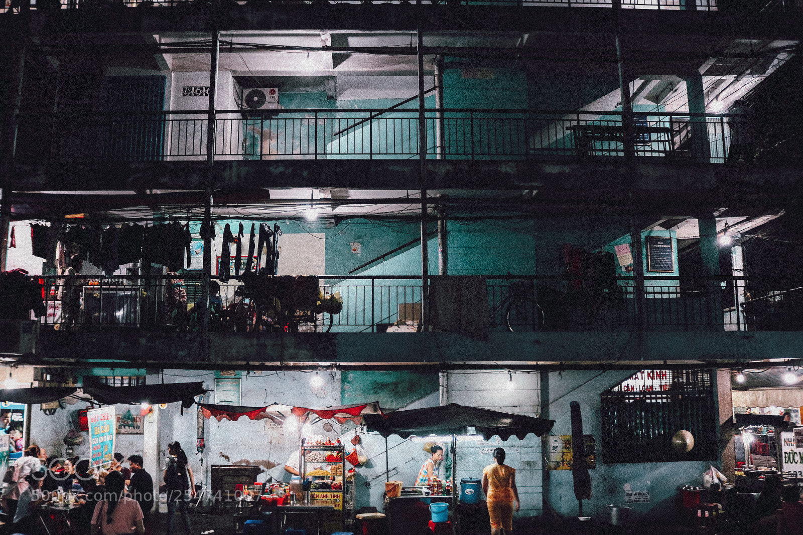 Canon EOS 750D (EOS Rebel T6i / EOS Kiss X8i) sample photo. Sai gon night photography