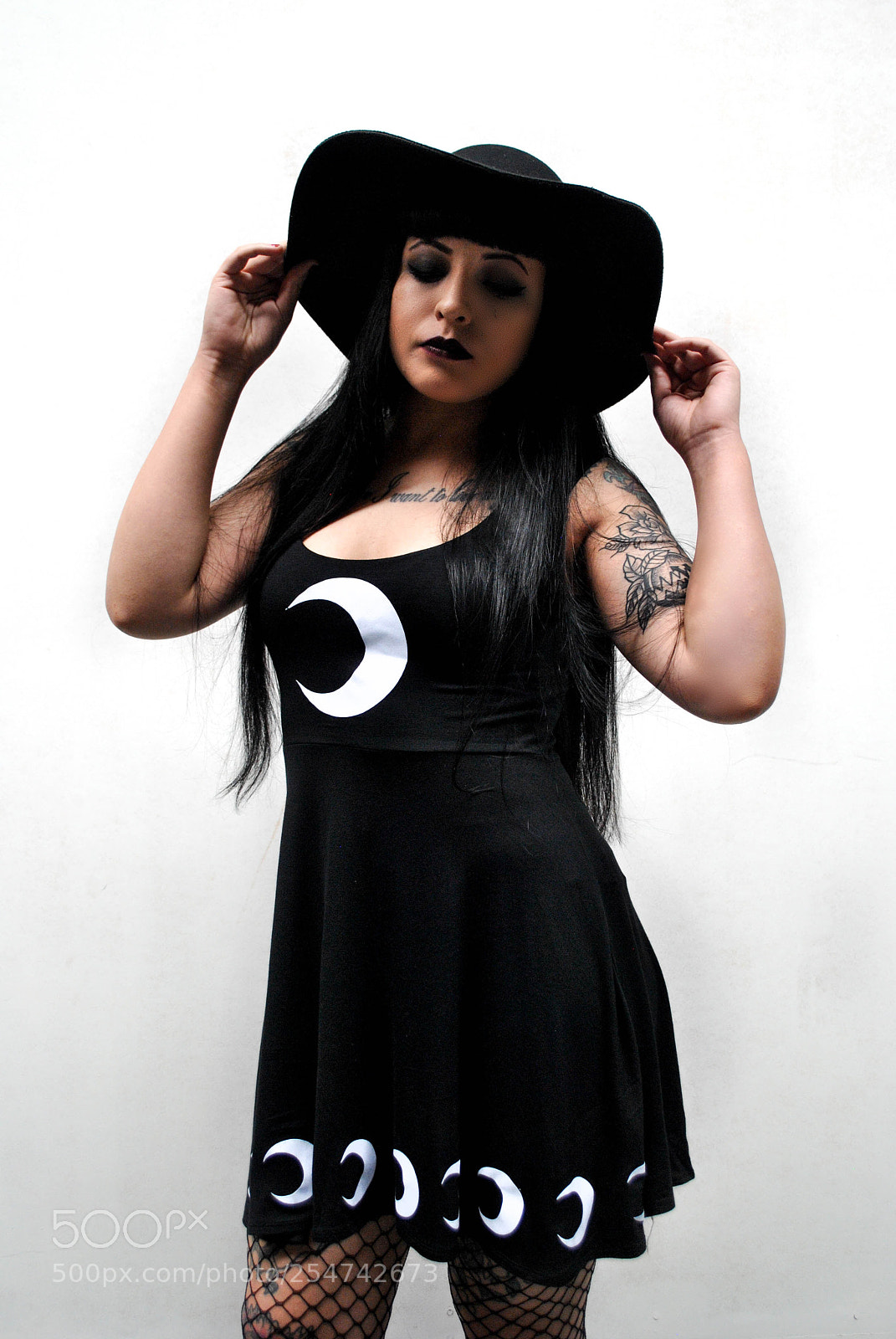Nikon D3000 sample photo. Macabra photography