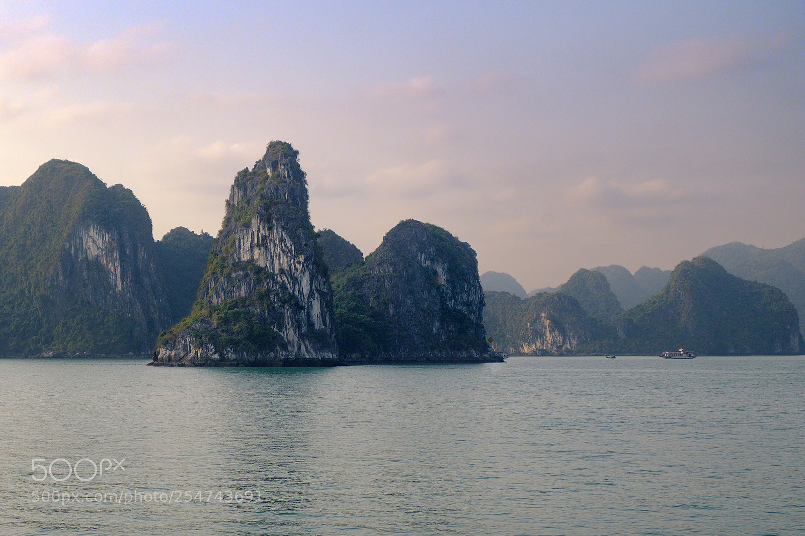 Fujifilm X-T2 sample photo. Halong bay photography