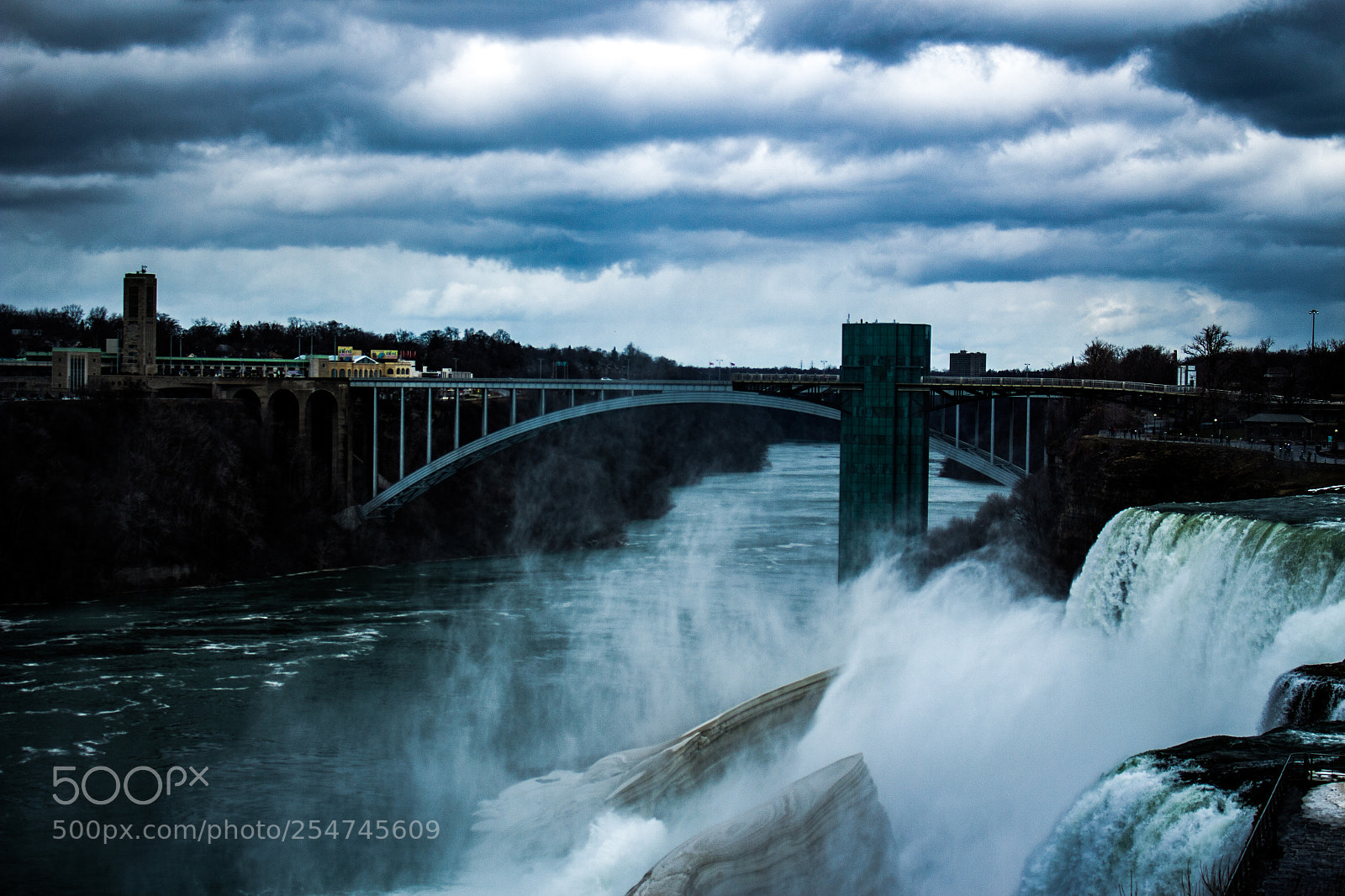 Canon EOS 700D (EOS Rebel T5i / EOS Kiss X7i) sample photo. Niagara falls with clouds photography