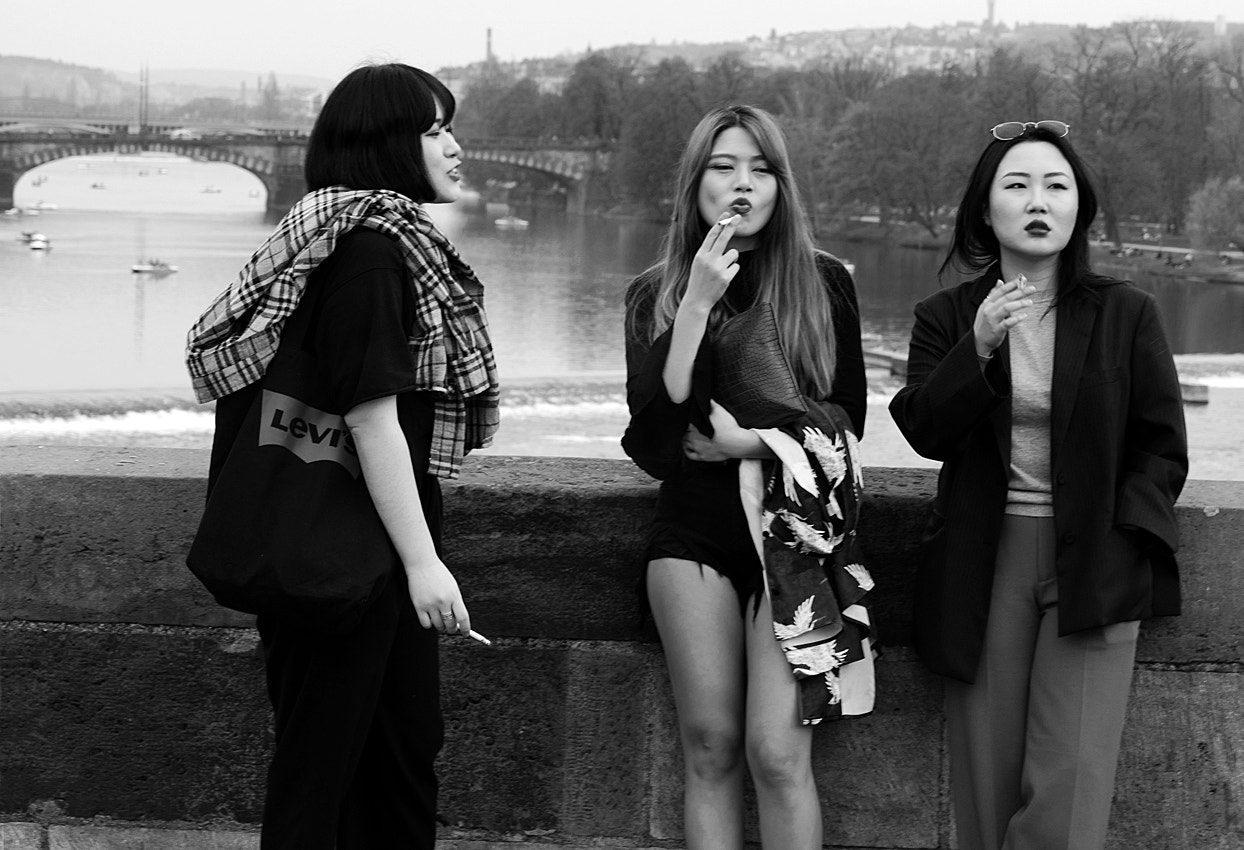 Leica CL sample photo. The girls on the bridge photography