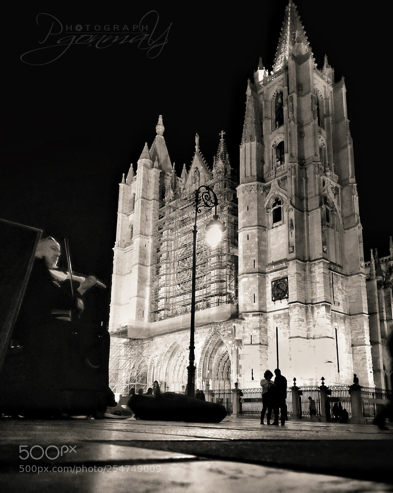 Xiaomi Redmi Note 4 sample photo. Violinist at night photography
