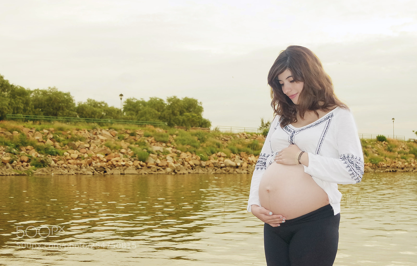 Samsung NX3000 sample photo. Beautiful pregnancy photography