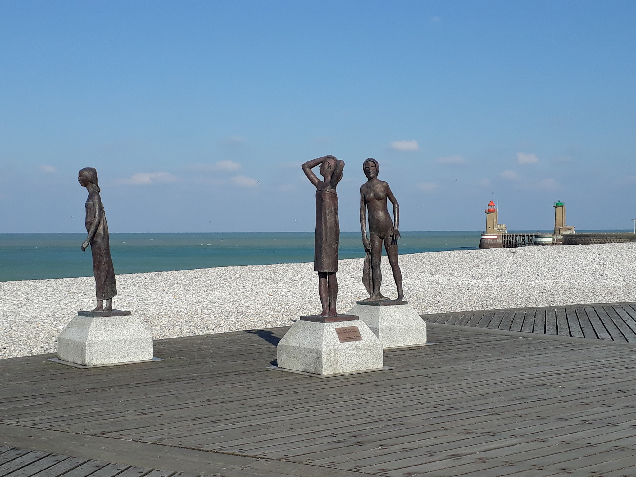 Samsung Galaxy A3(2017) sample photo. Statues et mer photography
