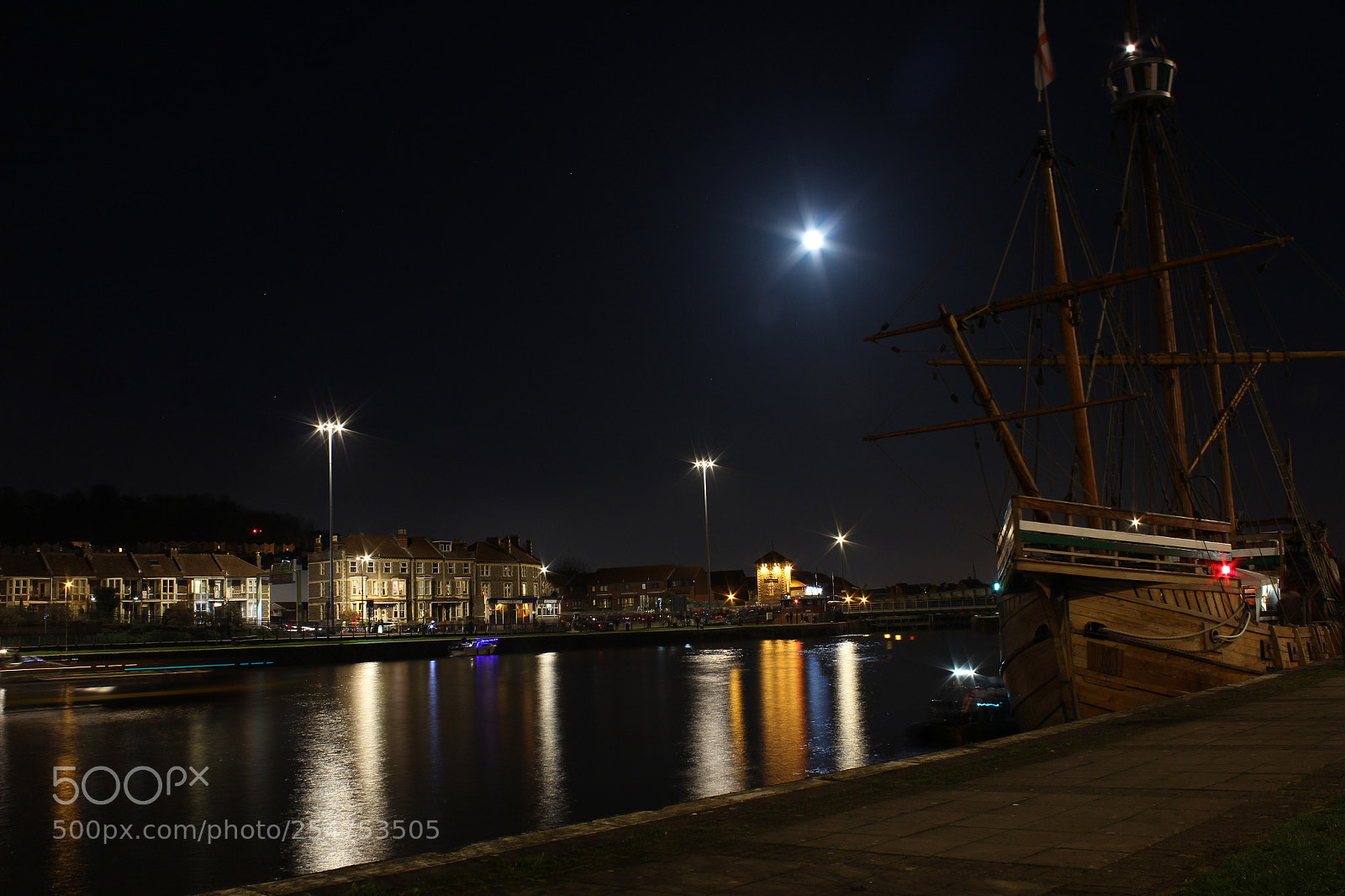 Canon EOS 600D (Rebel EOS T3i / EOS Kiss X5) sample photo. Moored up in brizzle photography