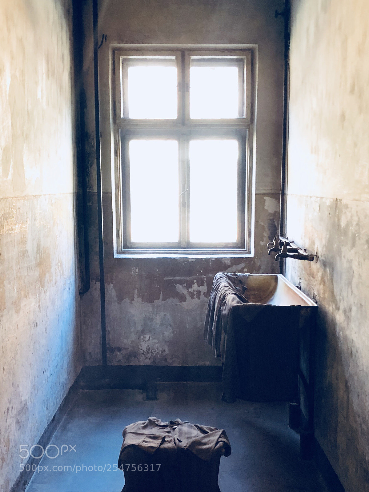 Apple iPhone 8 Plus sample photo. Washroom photography